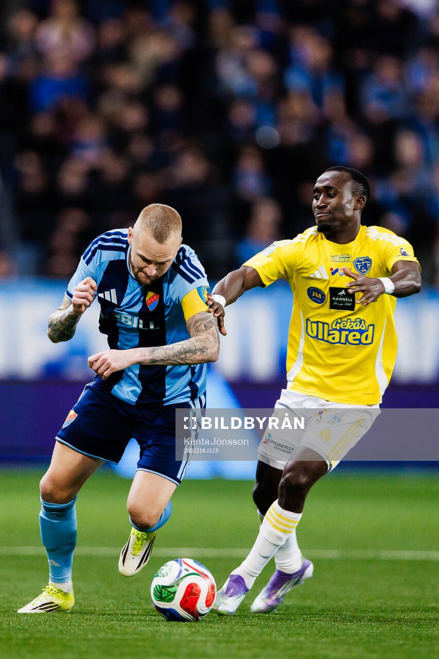 Djurgårdens Adam Ståhl och Falkenbergs Wanbe Godwin Aguda