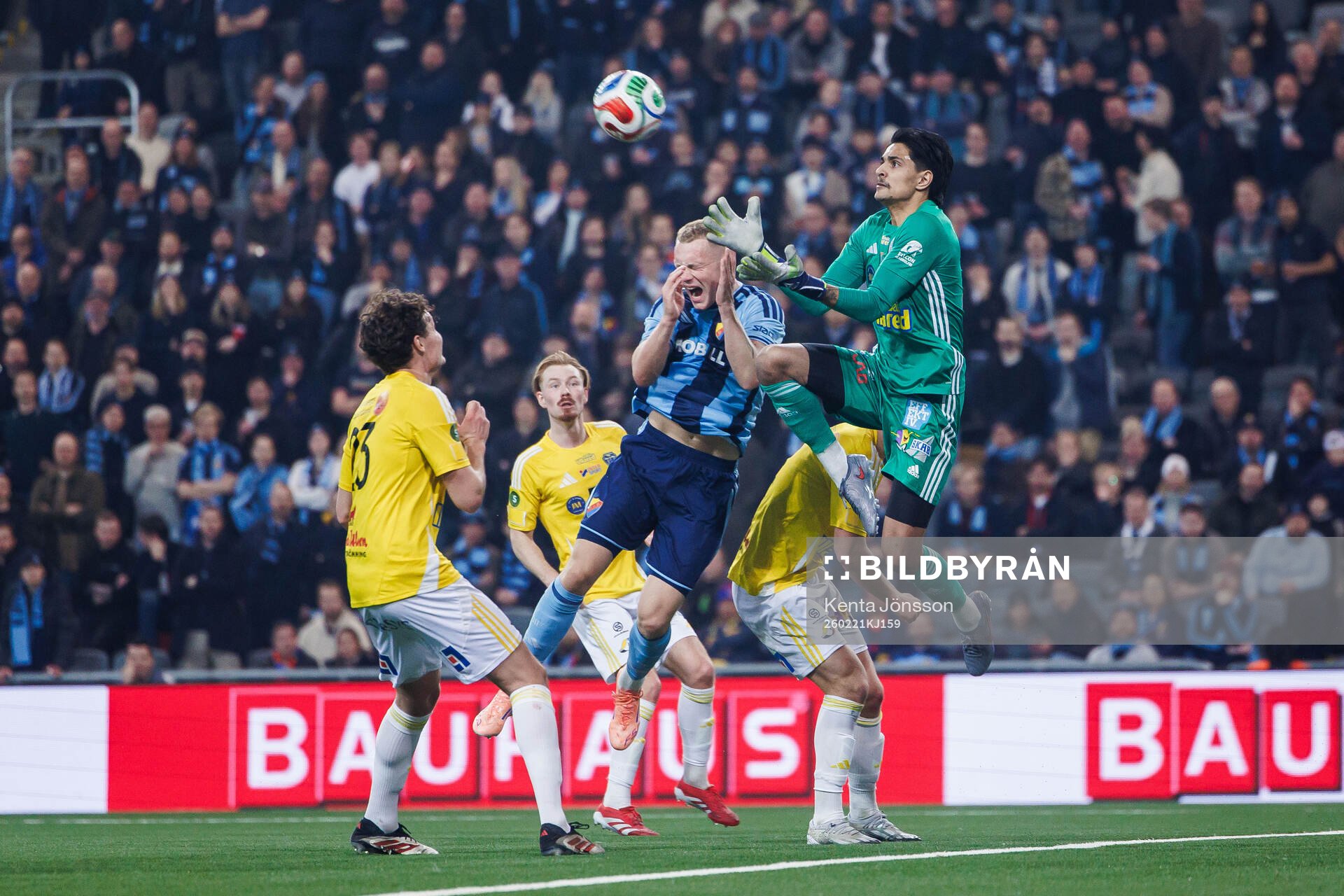 Djurgårdens Kristian Lien och Falkenbergs FFs målvakt