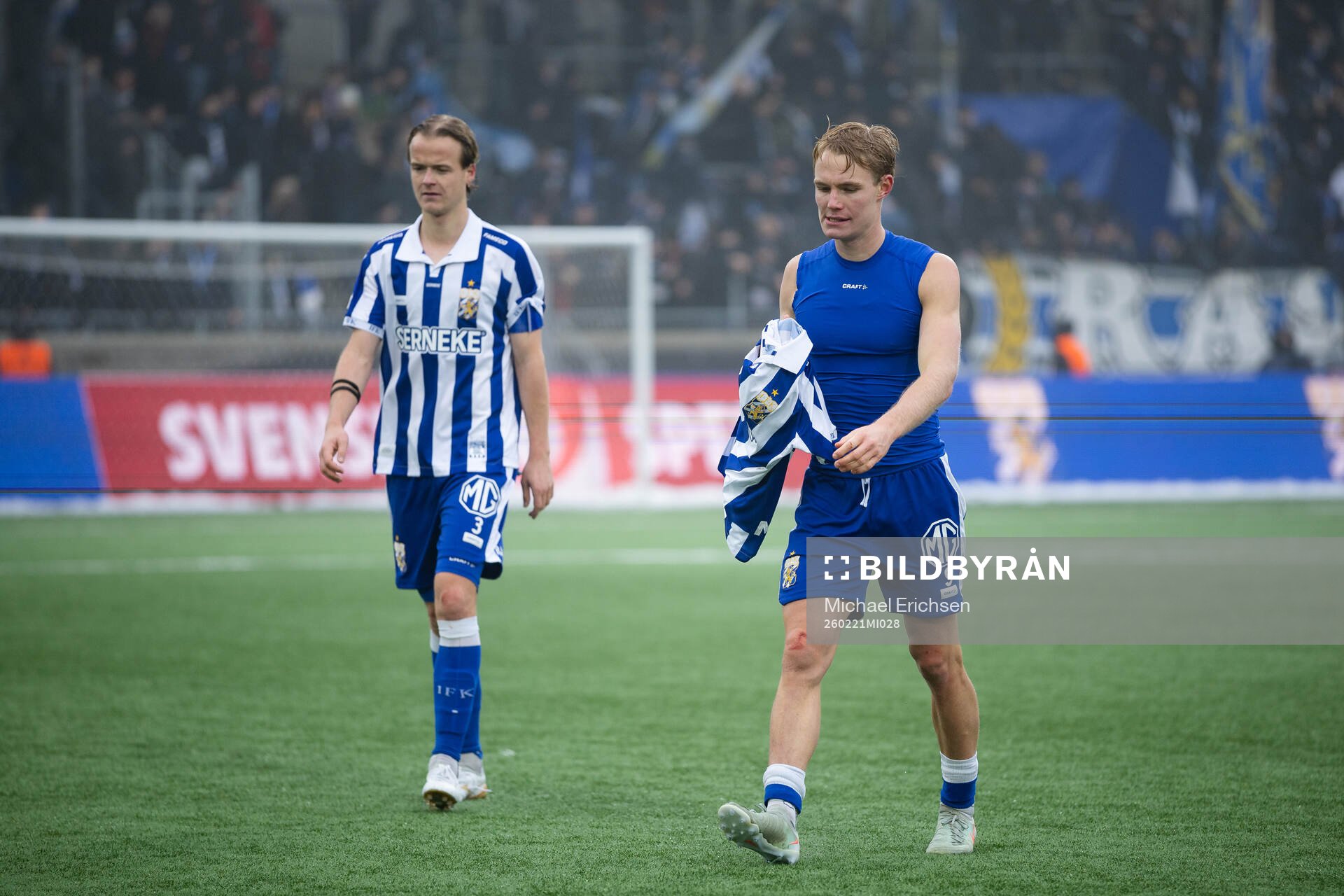 IFK Göteborgs August Erlingmark och Max Fenger deppar