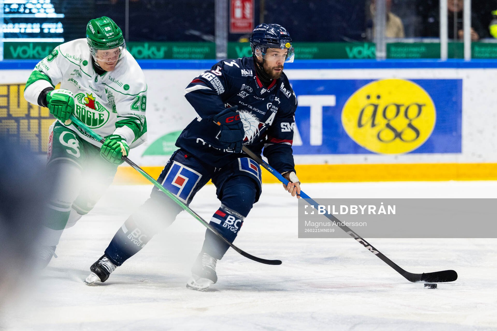 Rögles Anton Bengtsson och Linköpings Oscar Fantenberg