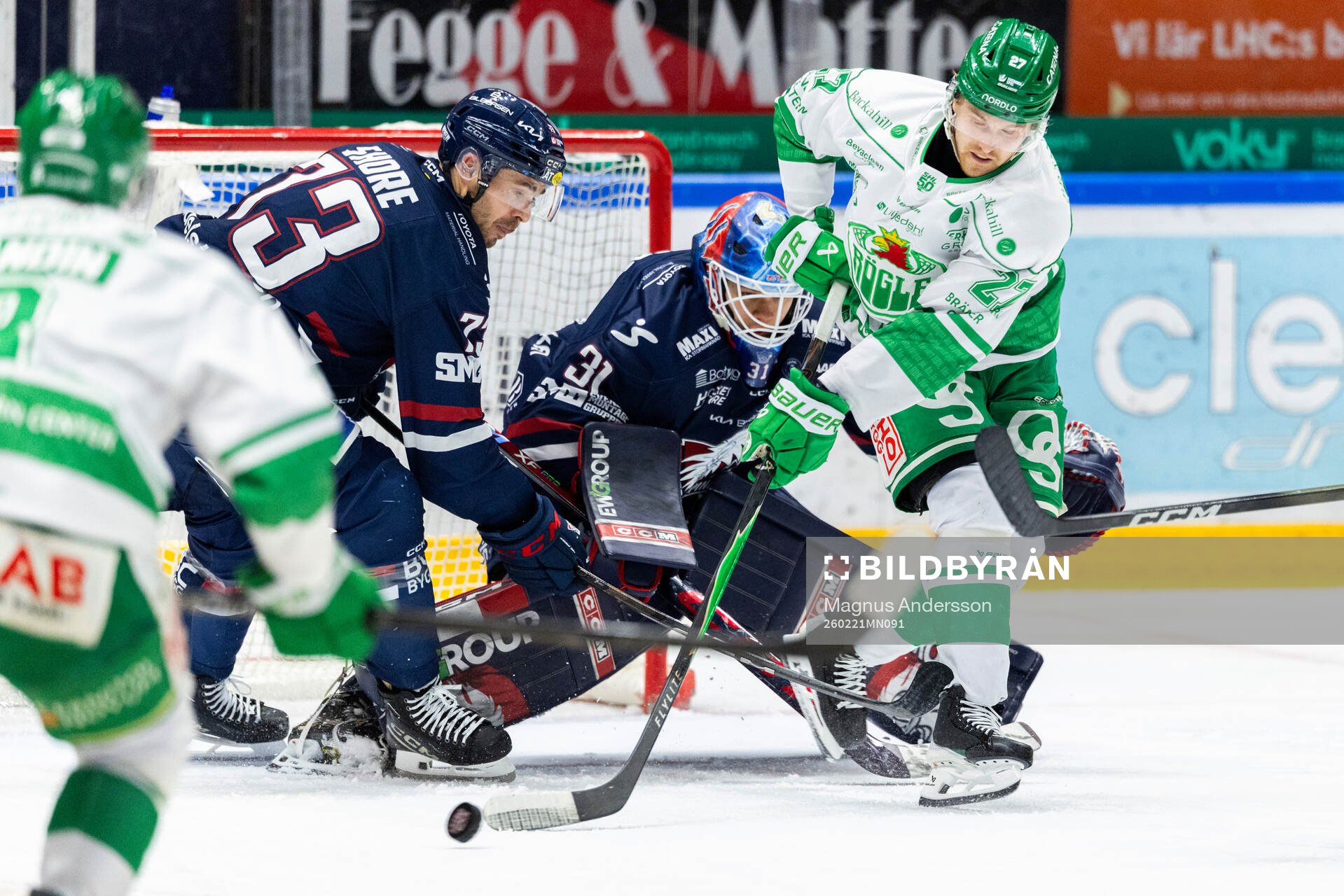 Nicholas Shore  och målvakt Jesper Myrenberg  mot Rögles