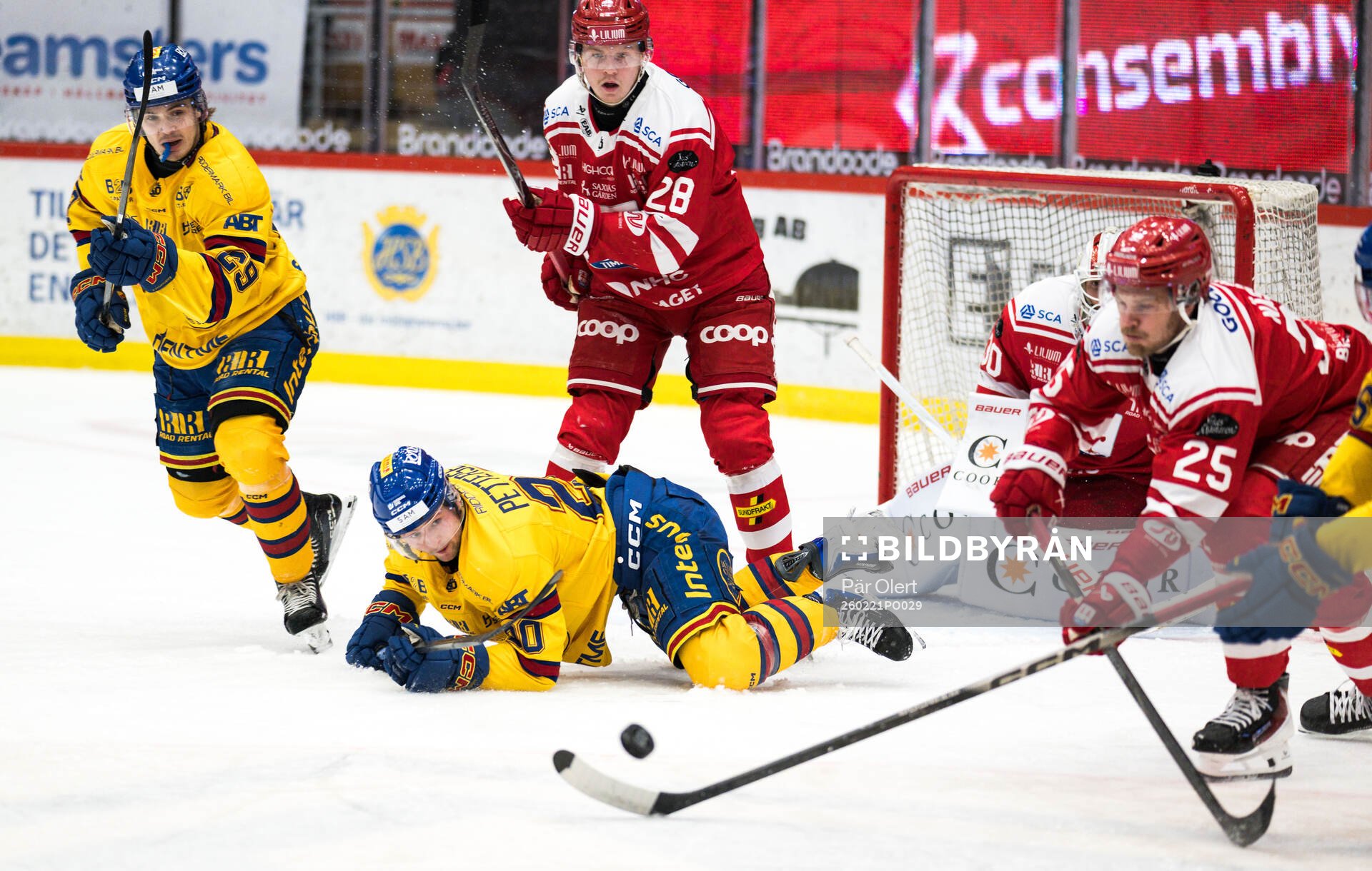 Djurgårdens Mathias Emilio Pettersen och Timrås Simon