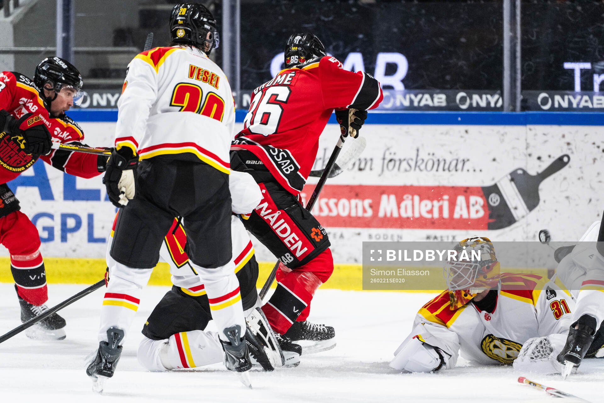 Luleås Eetu Koivistoinen och Brynäs målvakt Erik