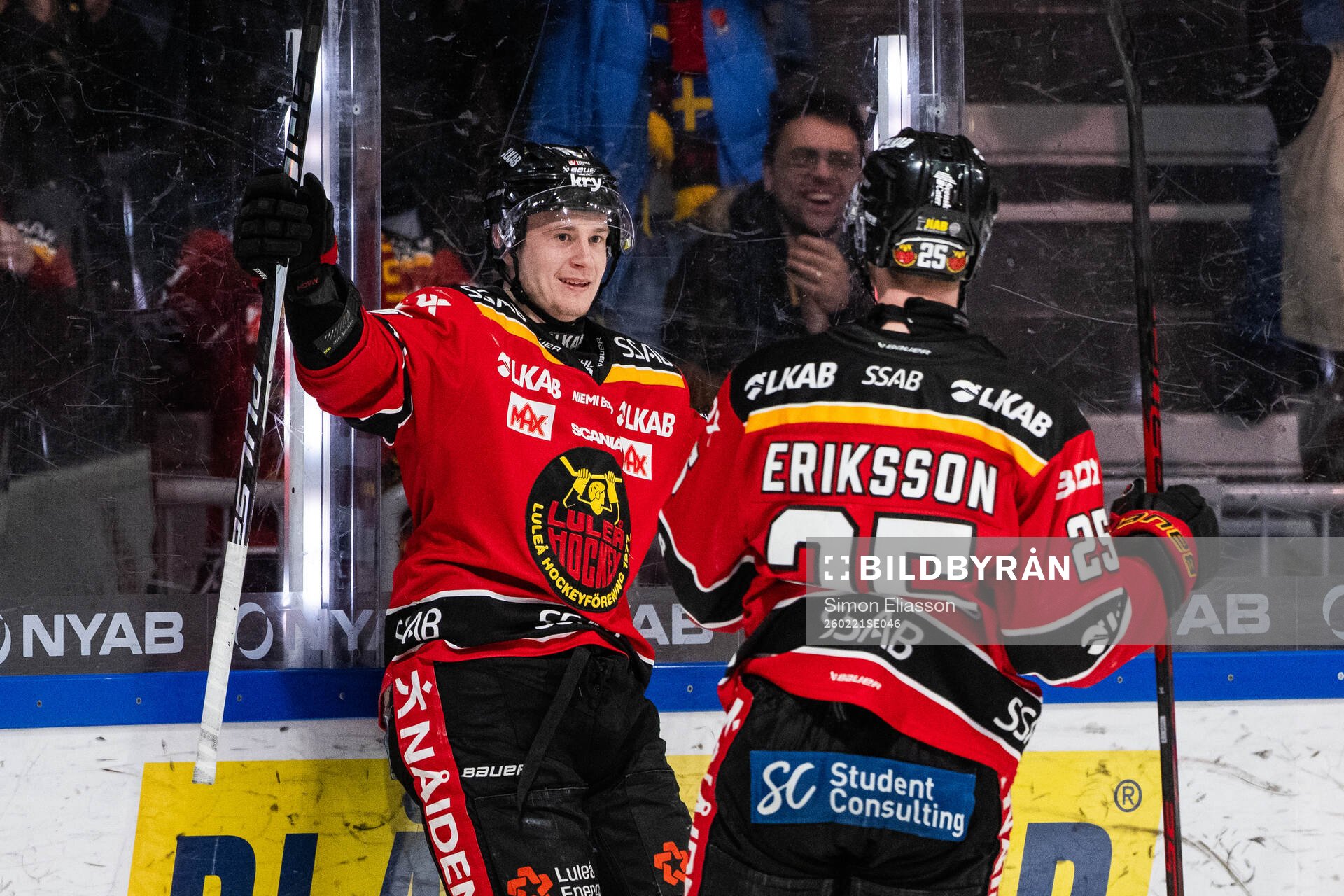 Luleås Pontus Andreasson och Filip Eriksson jublar