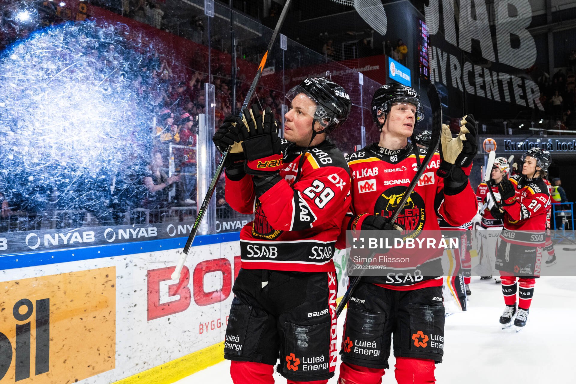Luleås Erik Gustafsson och Otto Leskinen jublar
