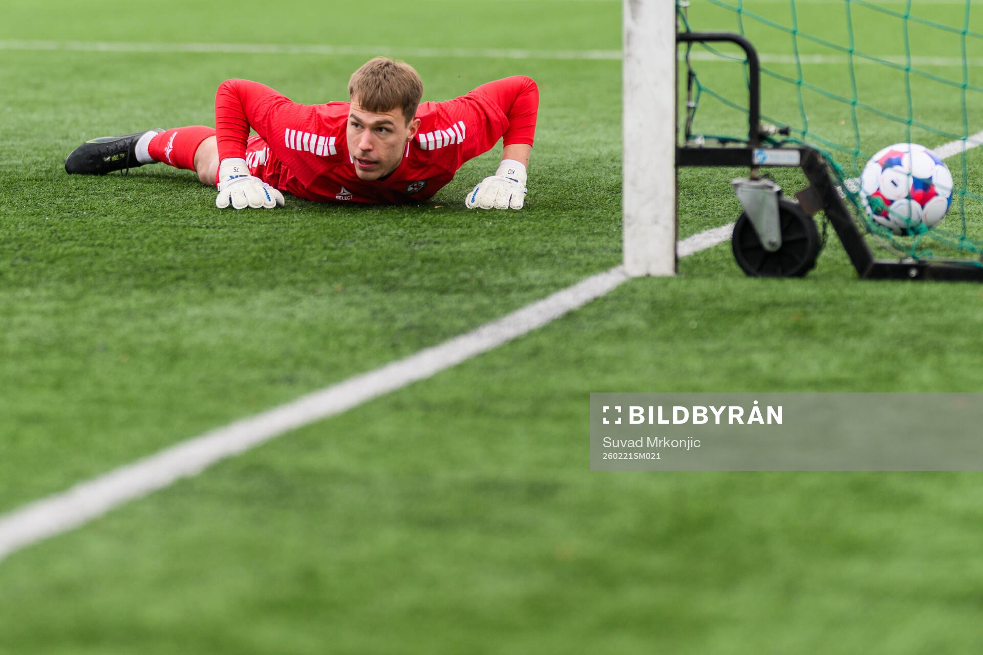 Örebros målvakt Jakub Ojrzynski deppar
