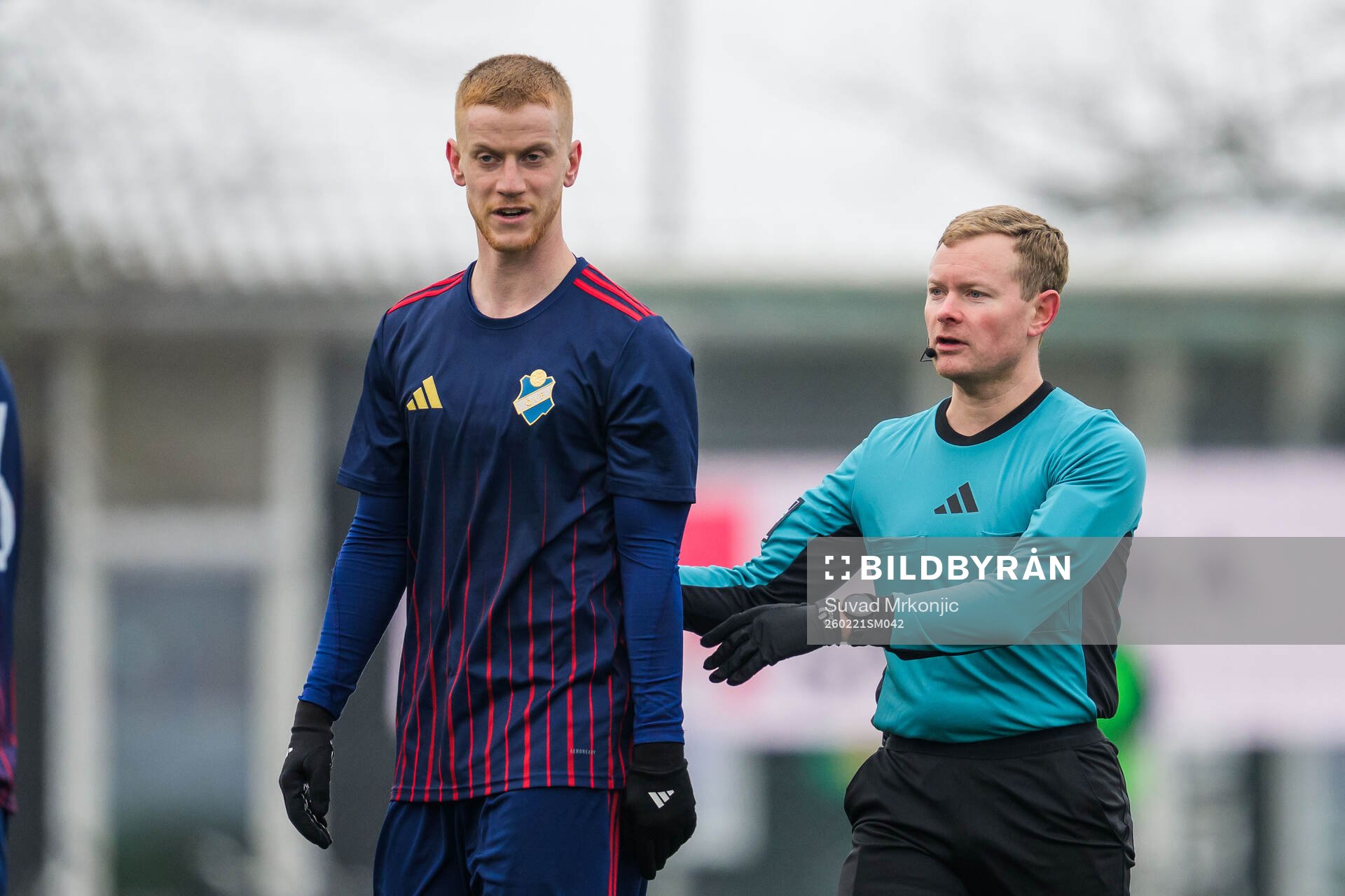 Östers IFs Daniel Ask och Domare Fredrik Klitte