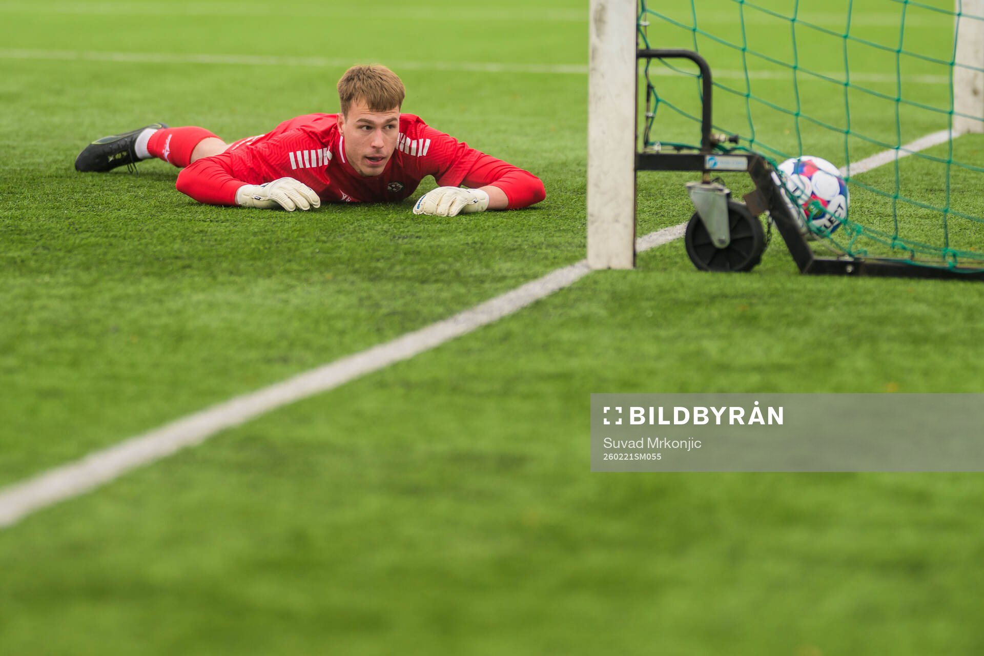 Örebros målvakt Jakub Ojrzynski deppar