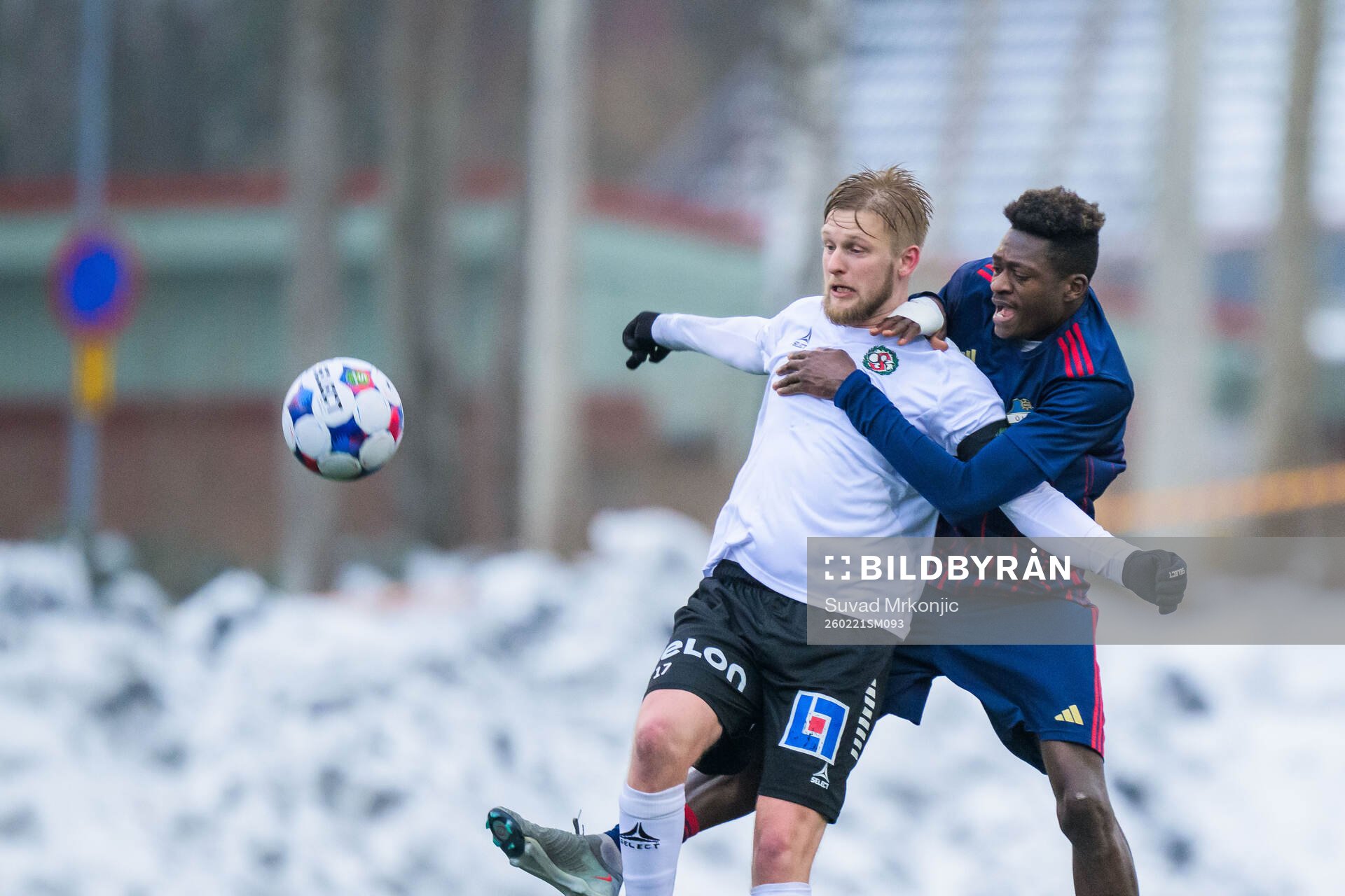 Örebros Karl Holmberg och Östers IFs Kingsley Gyamfi