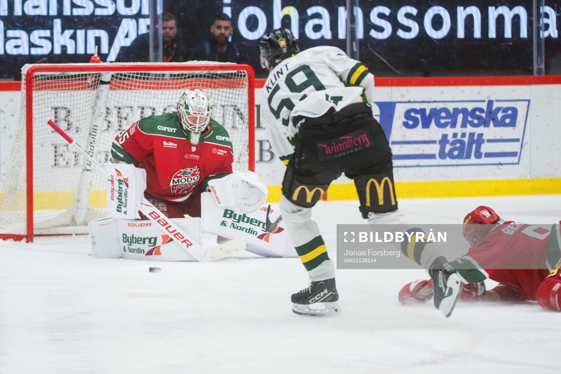 Modos målvakt Adam Werner