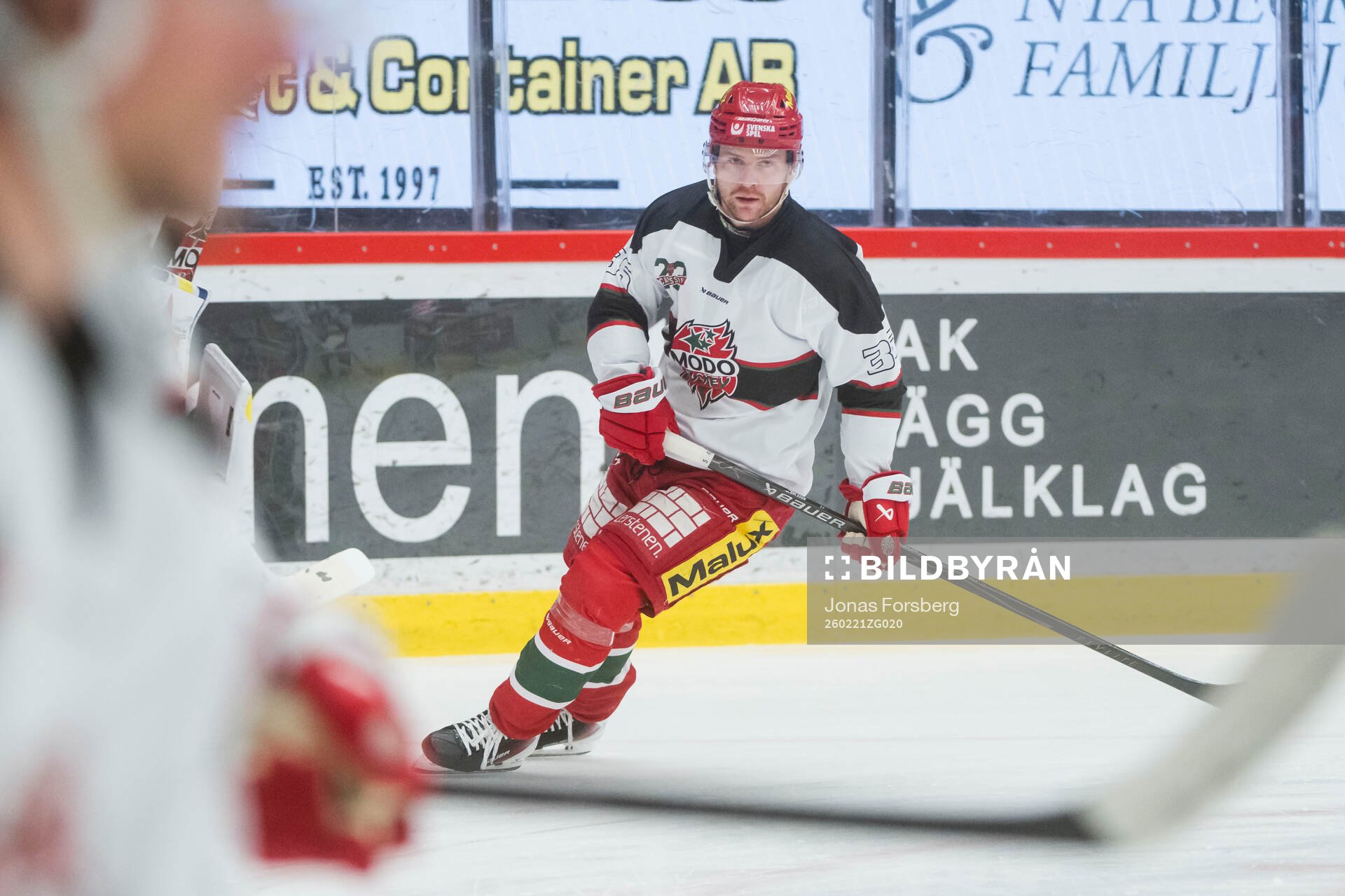 Modos Sebastian Ohlsson innan ishockeymatchen i