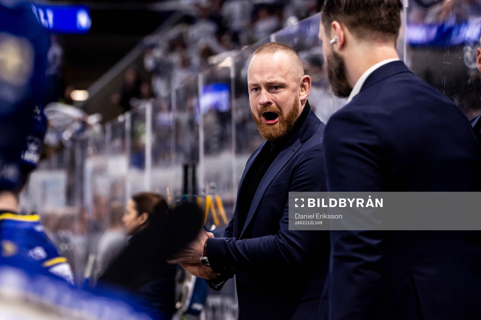 Leksands assisterande tränare Mattias Ritola jublar
