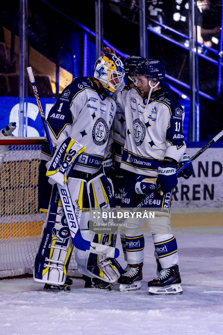 Leksands målvakt Marcus Gidlöf jublar