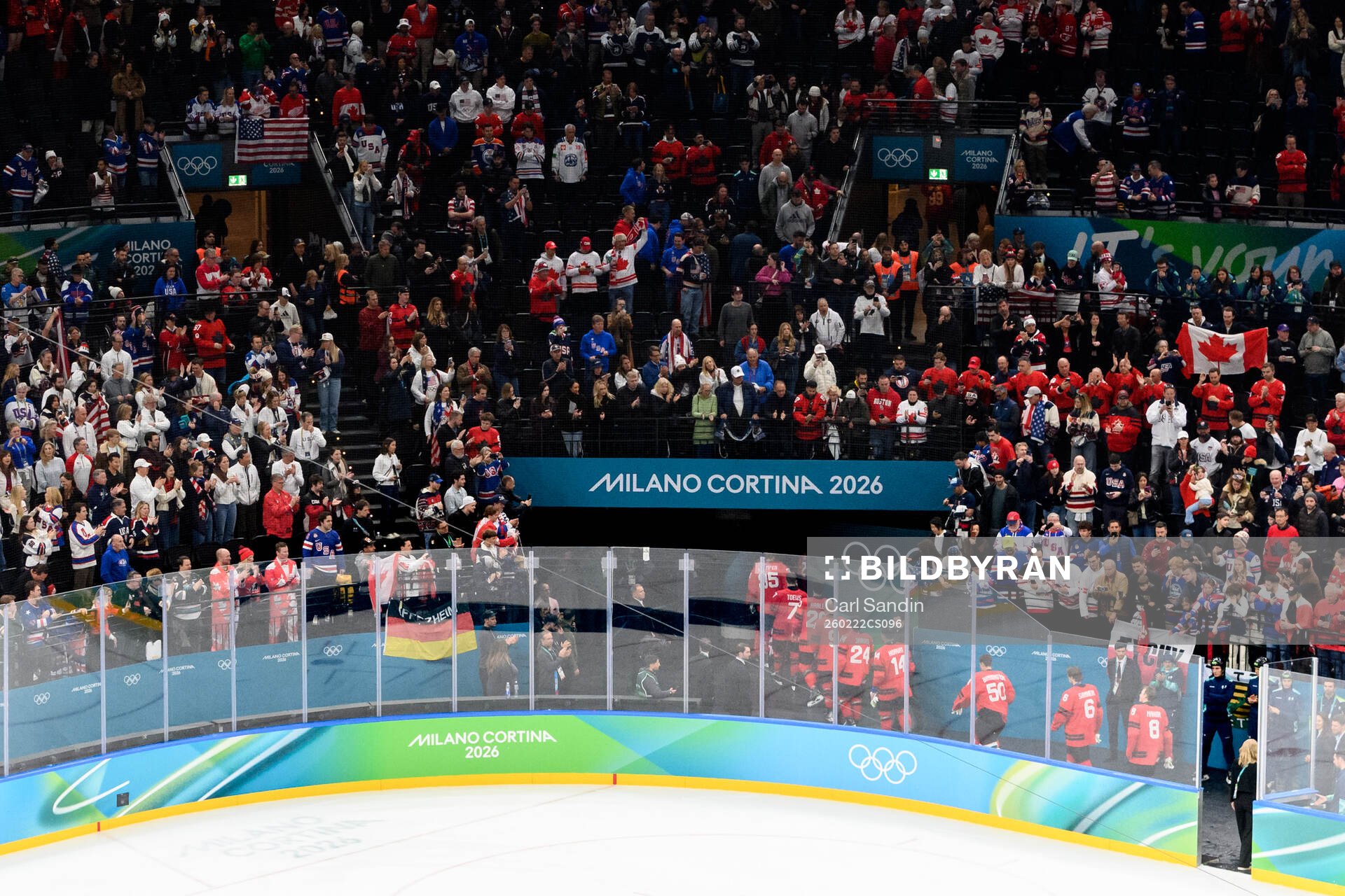 The players of Canada leaves the ice