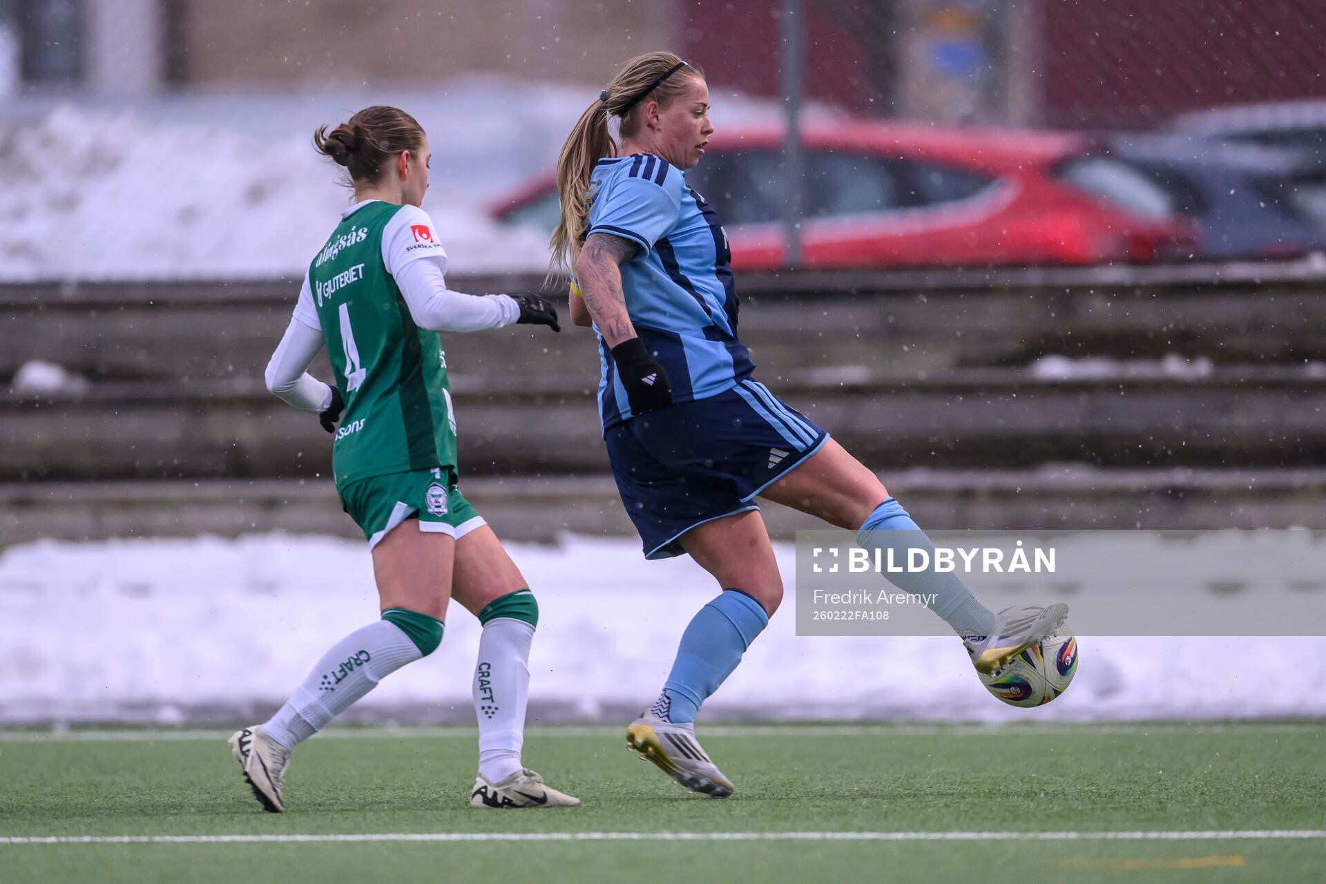 Alingsås Paula Silier och Djurgårdens Therese Åsland