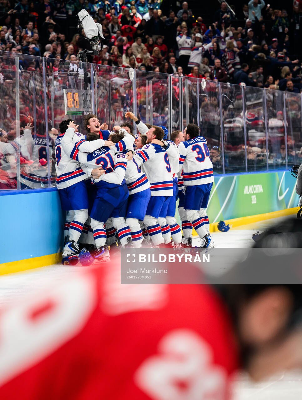Players of USA celebrate