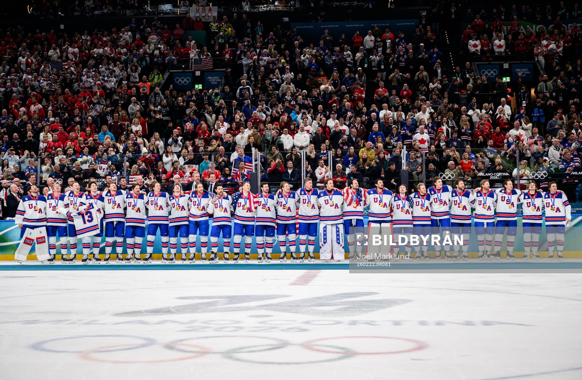 Players of USA with their gold medals
