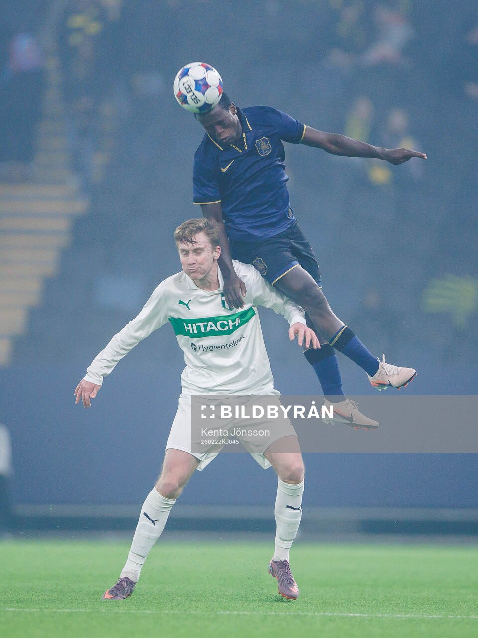 Västerås Karl Gunnarsson och AIKs Stanley Wilson Omondi
