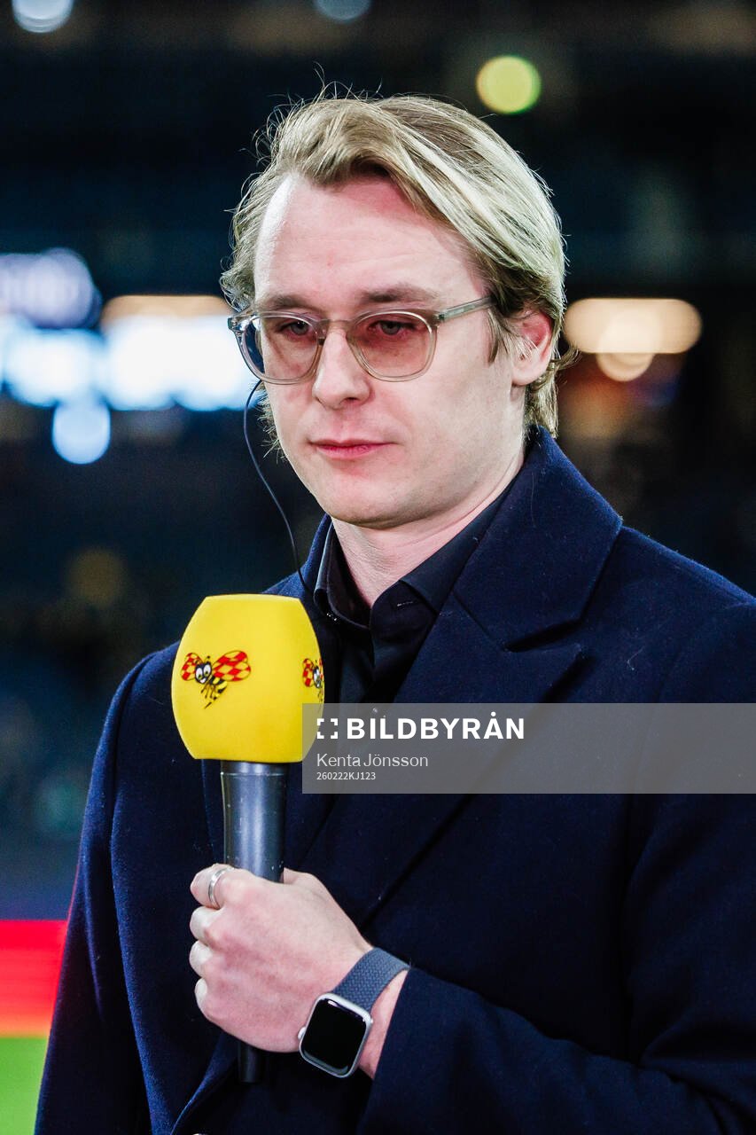 Expressens Wilhelm Edlund i TV-studion