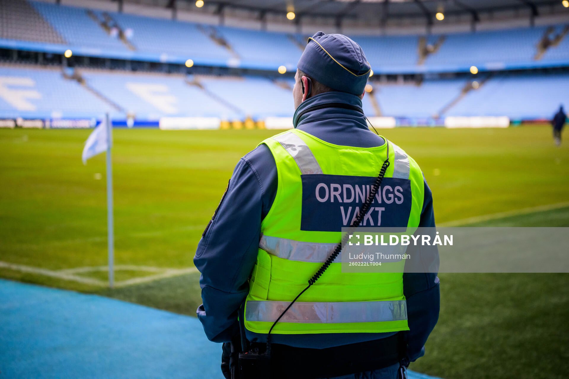 En ordningsvakt inne på Eleda Stadion