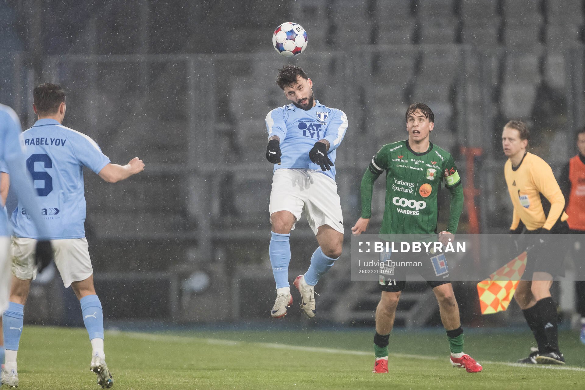 Malmö FFs Sead Haksabanovic och Varbergs Isak Valentin