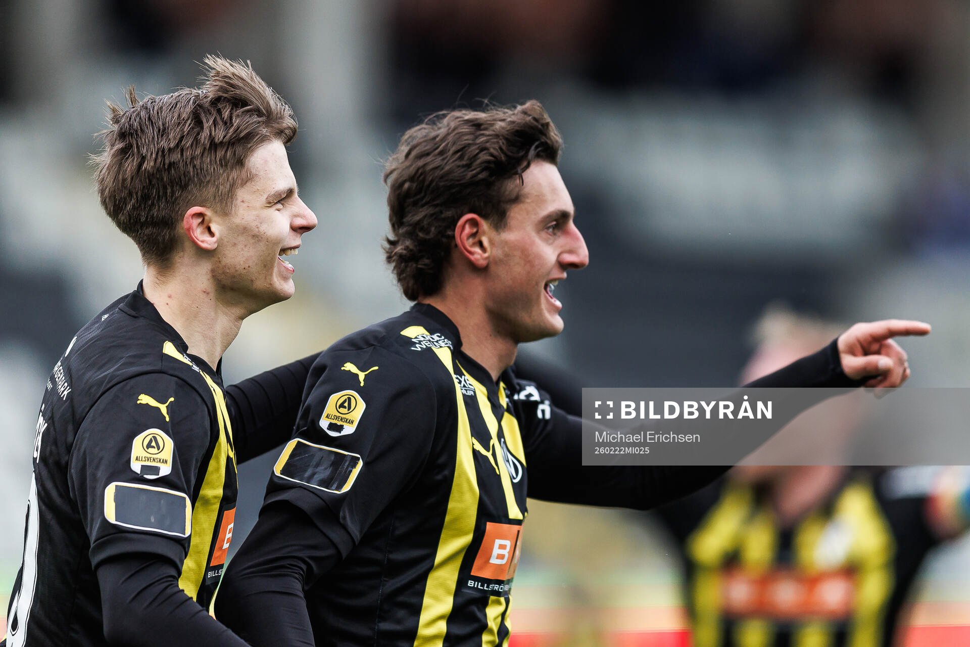 Häckens Adrian Svanbäck och Silas Andersen jublar