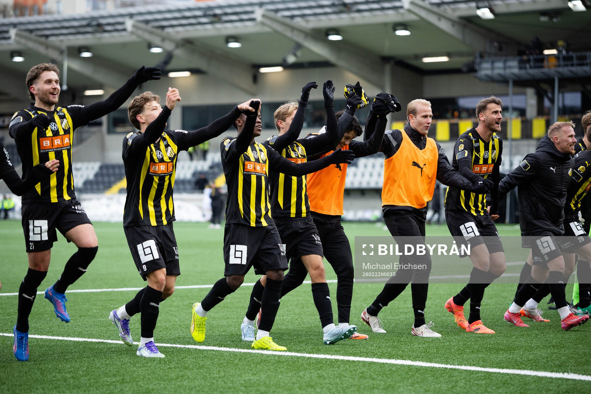 Häckens spelare jublar