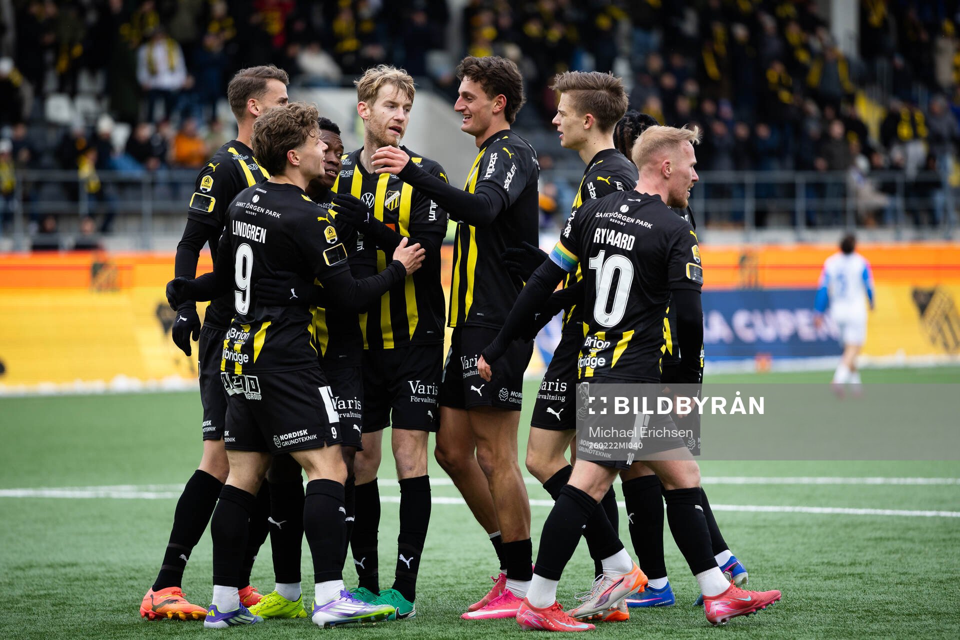 Häckens Silas Andersen jublar ihop med Gustav Lindgren,