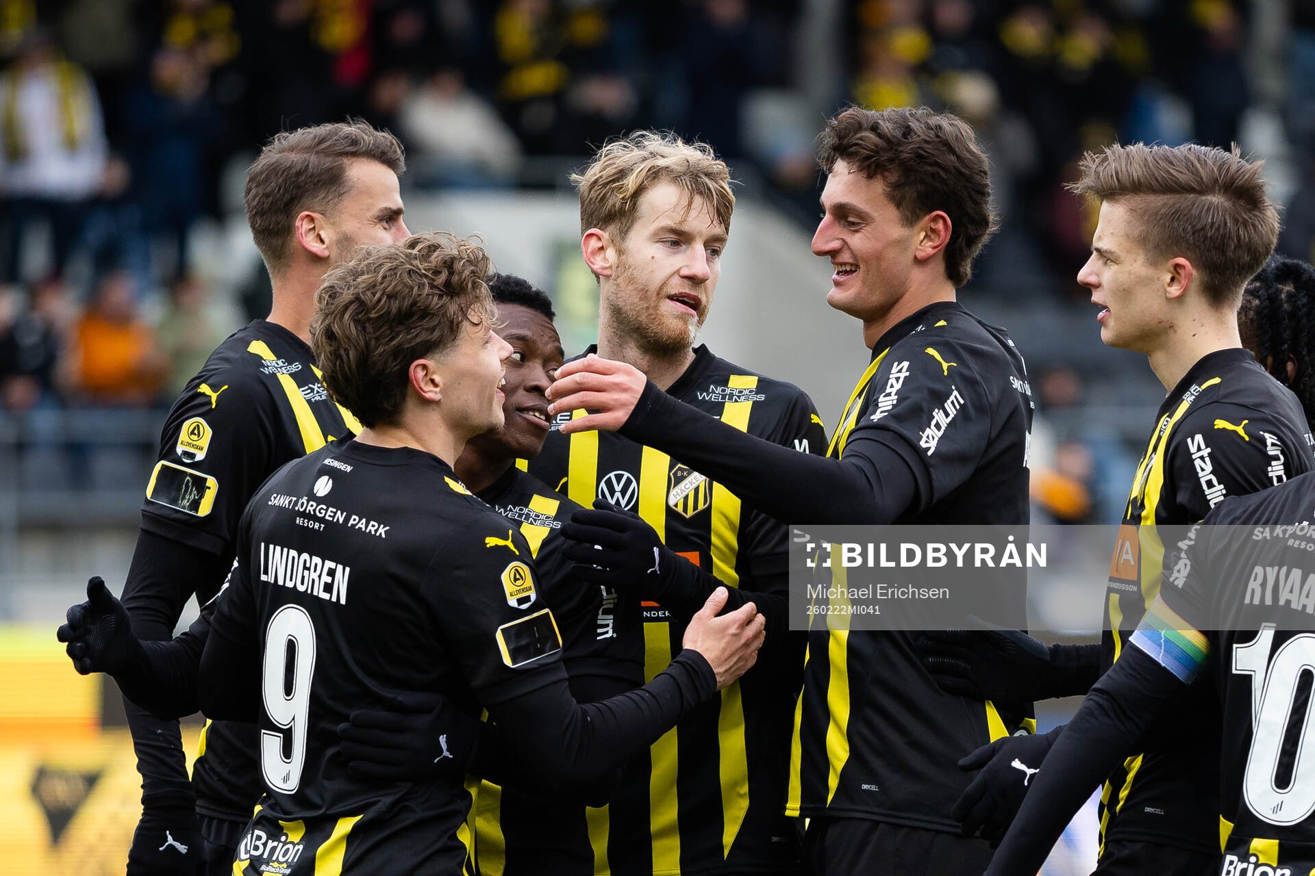 Häckens Silas Andersen jublar ihop med Gustav Lindgren,
