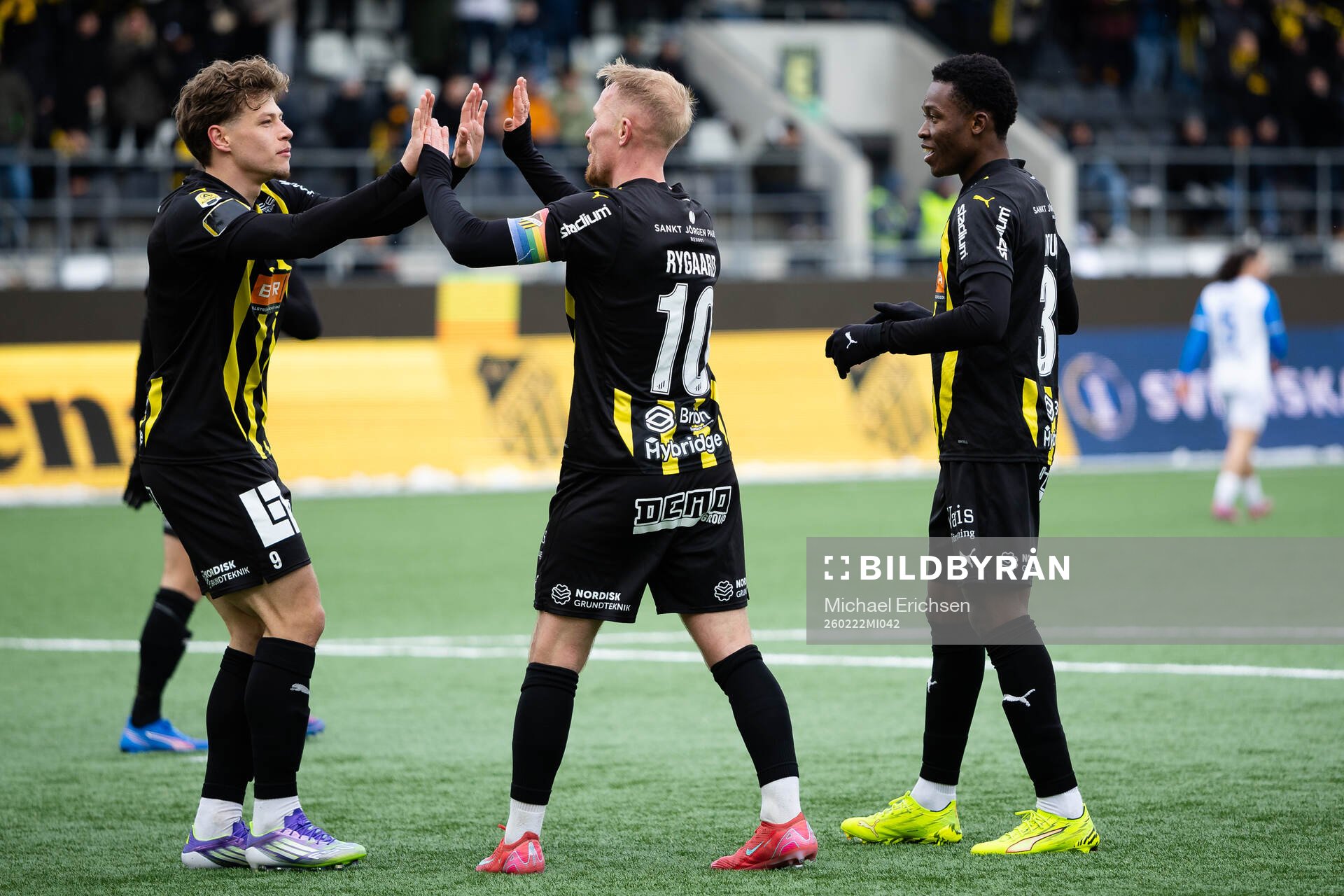 Häckens Gustav Lindgren jublar ihop med Mikkel Rygaard
