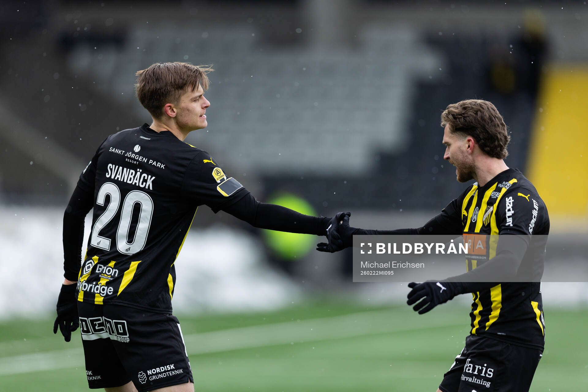 Häckens Adrian Svanbäck jublar