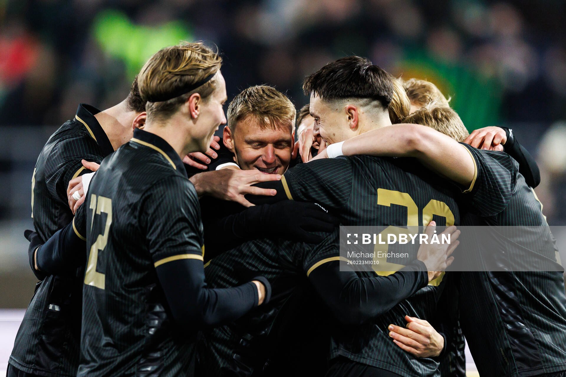 GAIS Gustav Lundgren jublar med lagkamrater