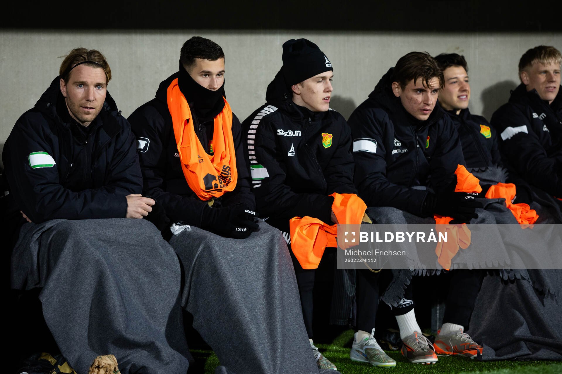 GAIS August Wängberg t.v. på bänken