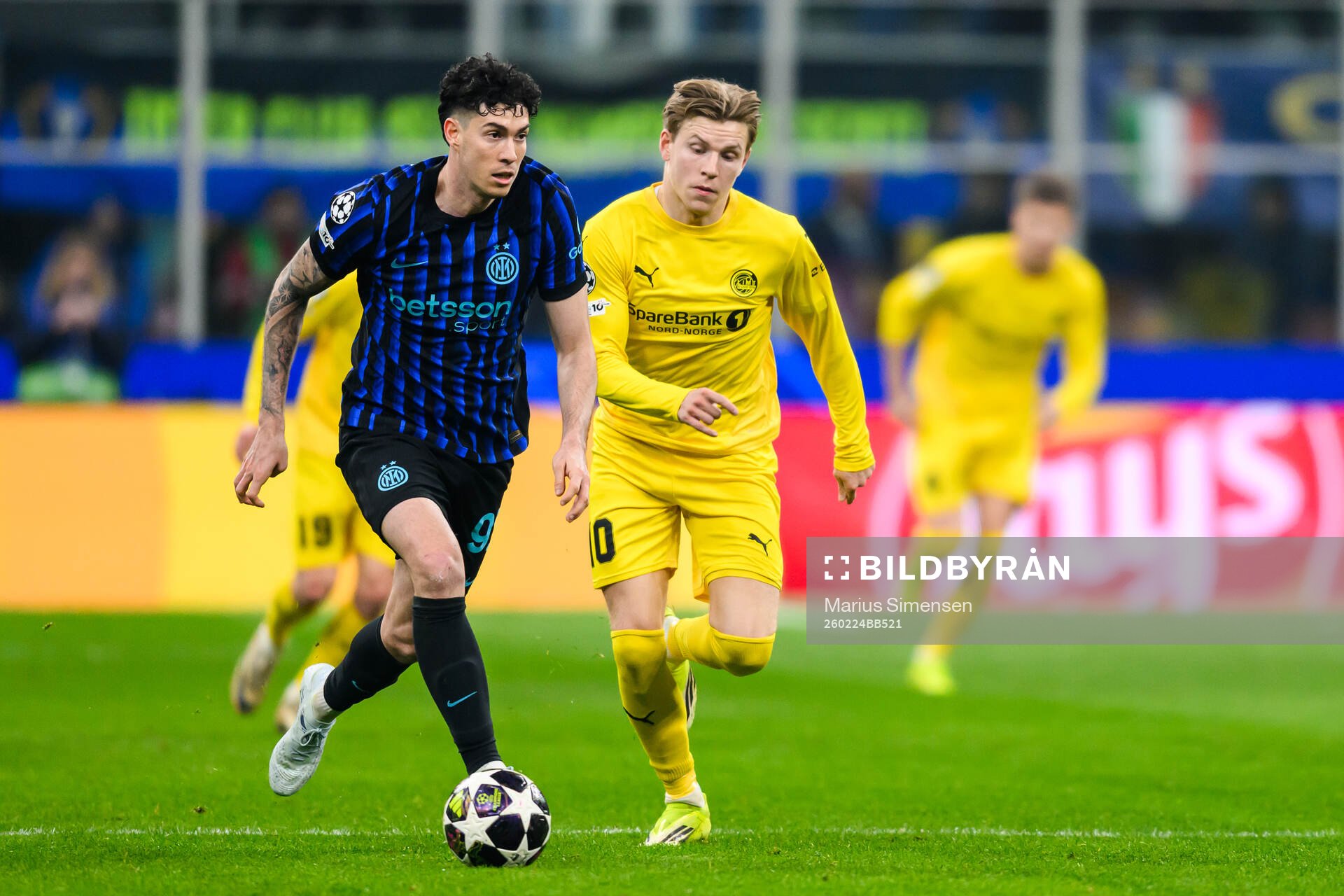 Alessandro Bastoni of Inter and Jens Petter Hauge of