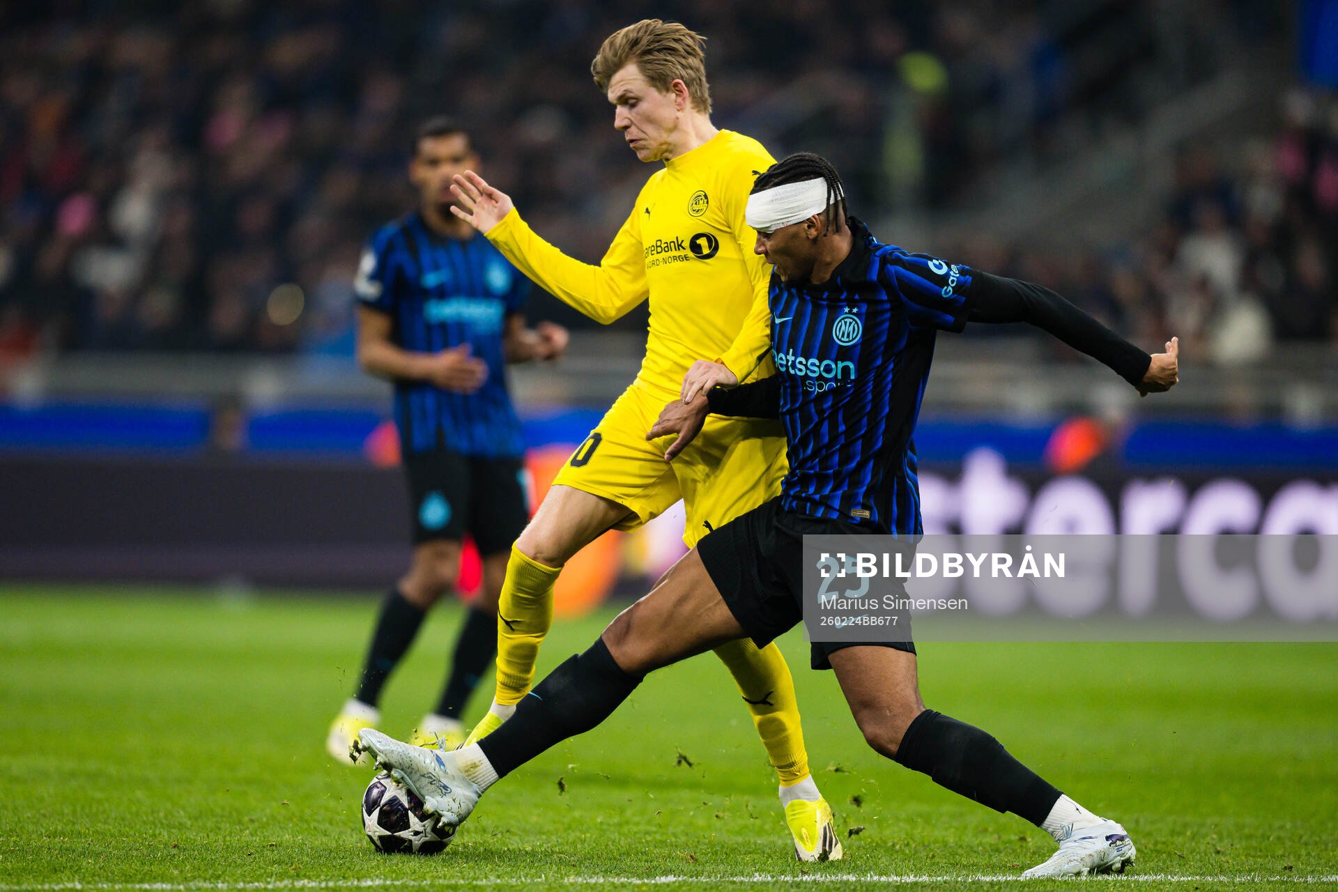 Jens Petter Hauge of Bodø/Glimt and Manuel Akanji of Inter