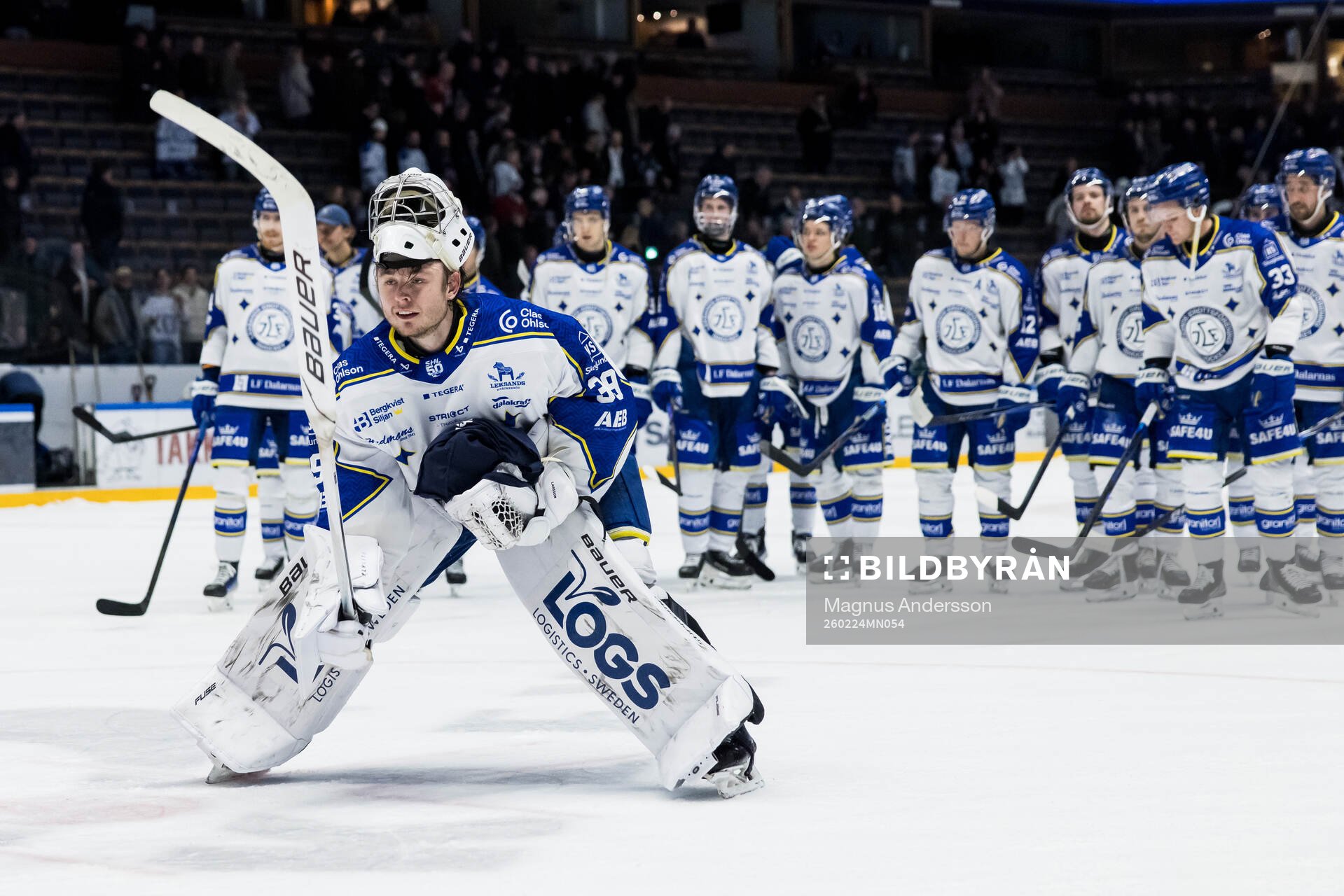Leksands målvakt Filip Larsson jublar