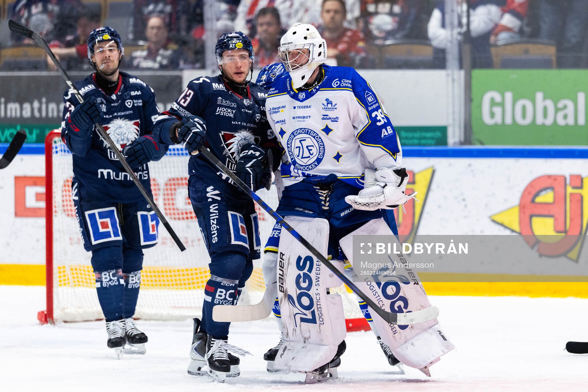 Linköpings Jakub Vrana och Leksands målvakt Filip Larsson