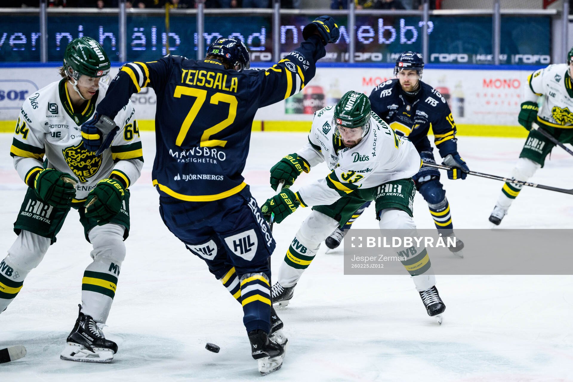 Björklövens Albin Lundin och Södertäljes Leevi Teissala
