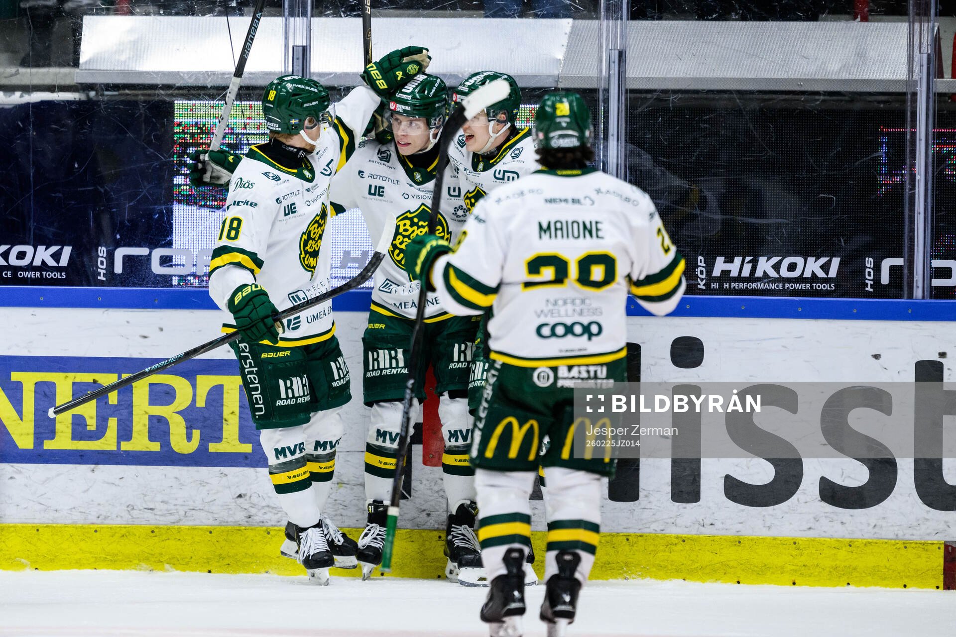 Björklövens Oscar Tellström jublar