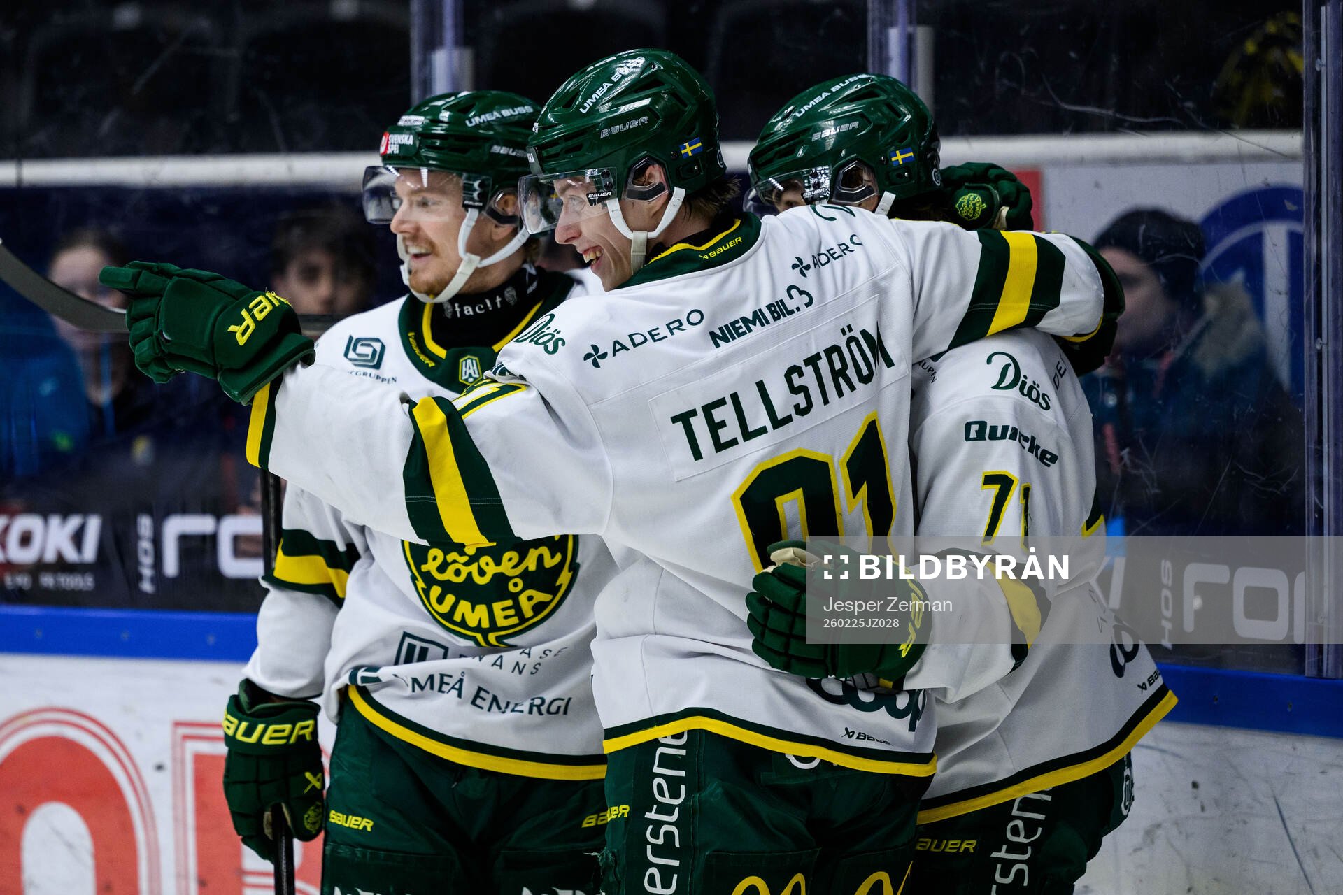 Björklövens Oscar Tellström jublar