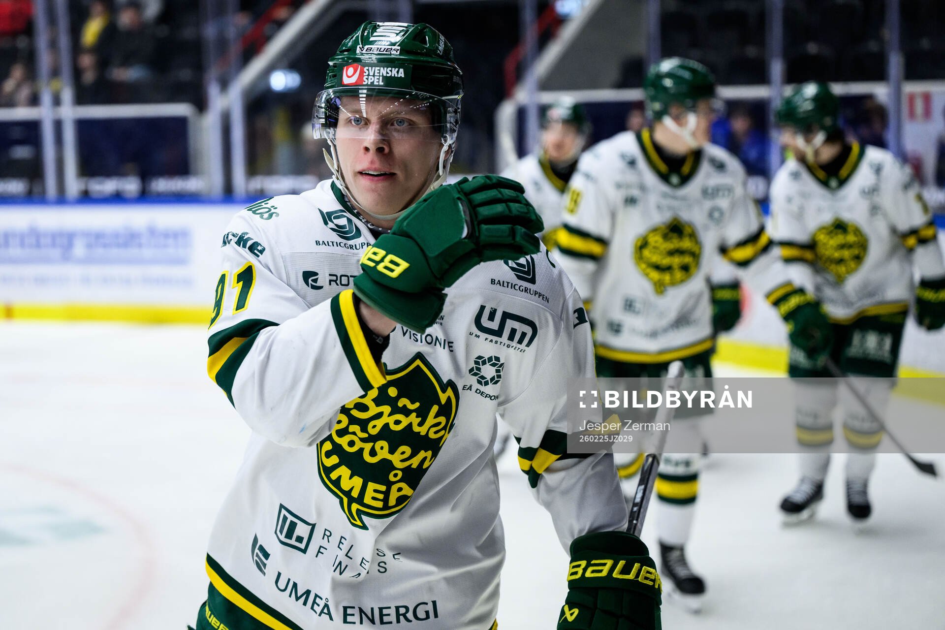 Björklövens Oscar Tellström jublar