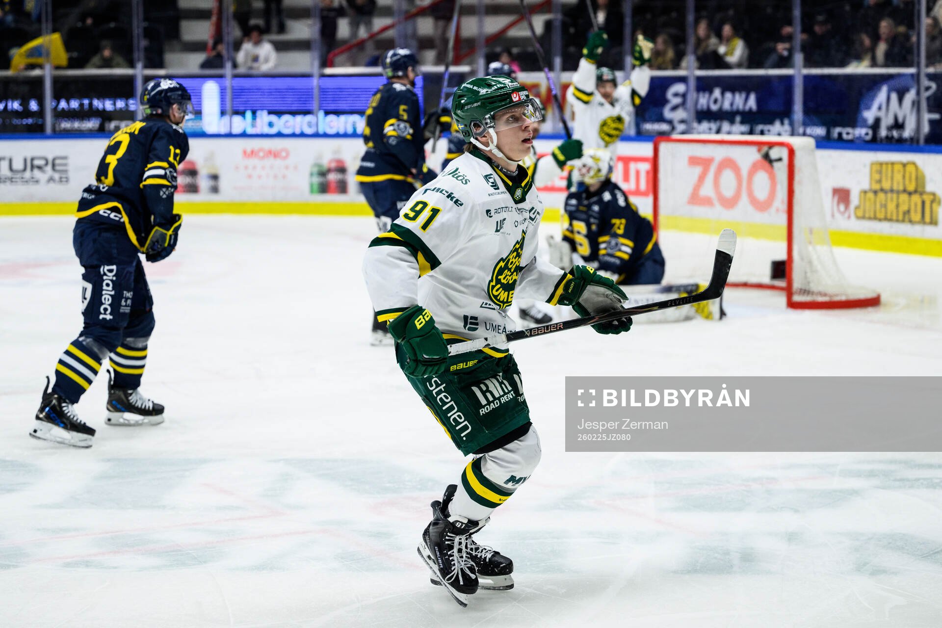 Björklövens Oscar Tellström jublar