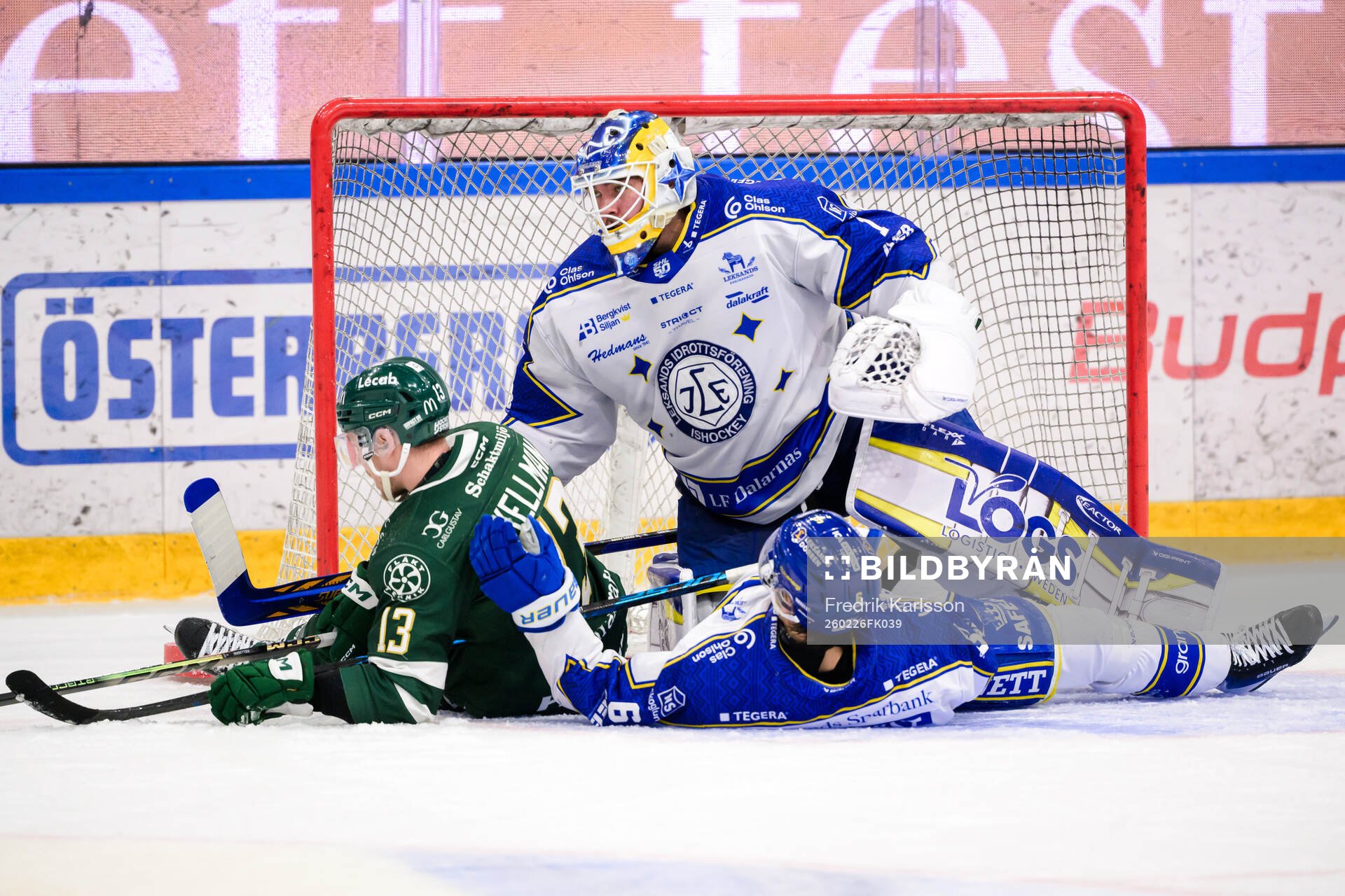 Färjestads Joel Kellman och Leksands målvakt Marcus
