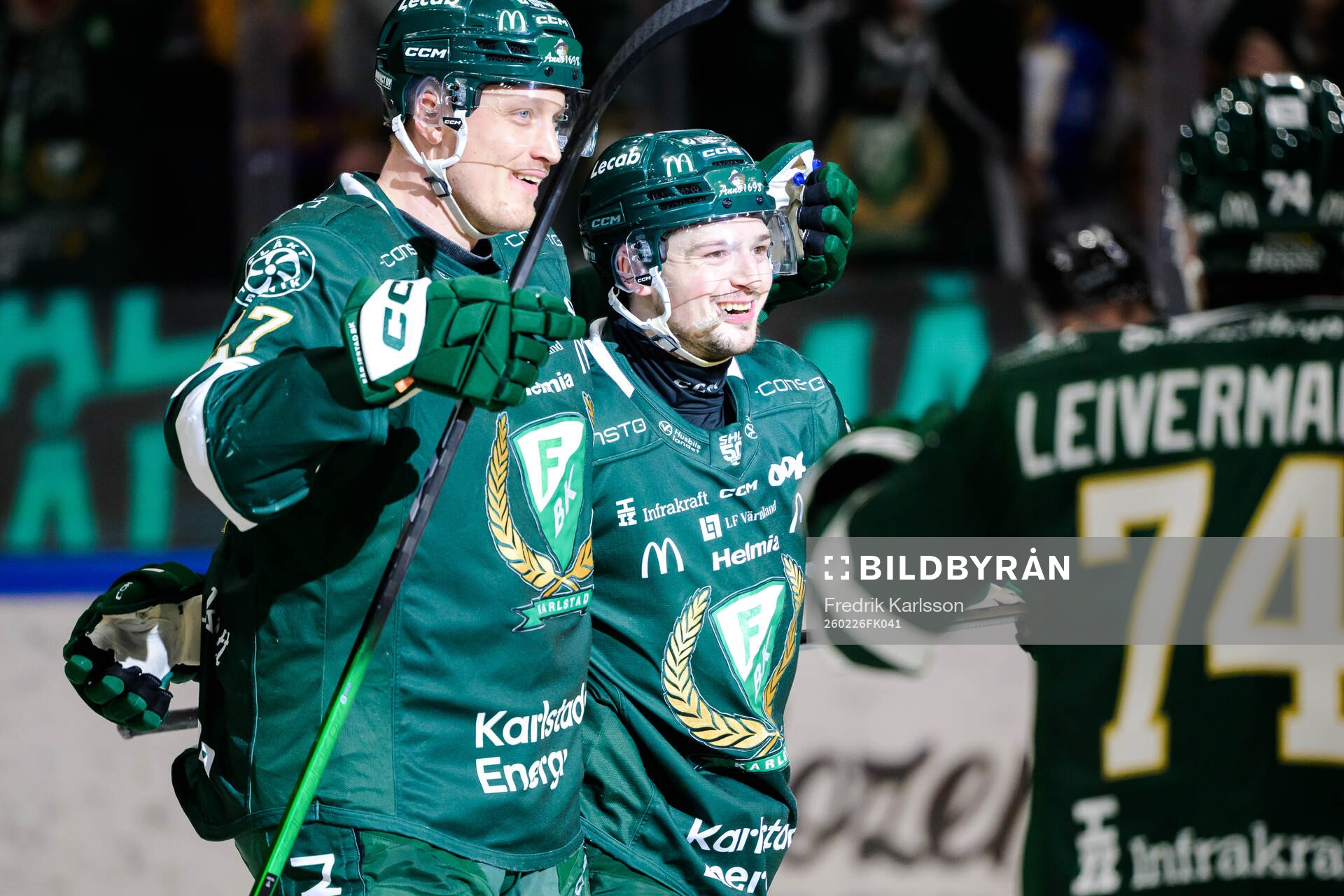 Färjestads Gabriel Carlsson och Luke Philp jublar