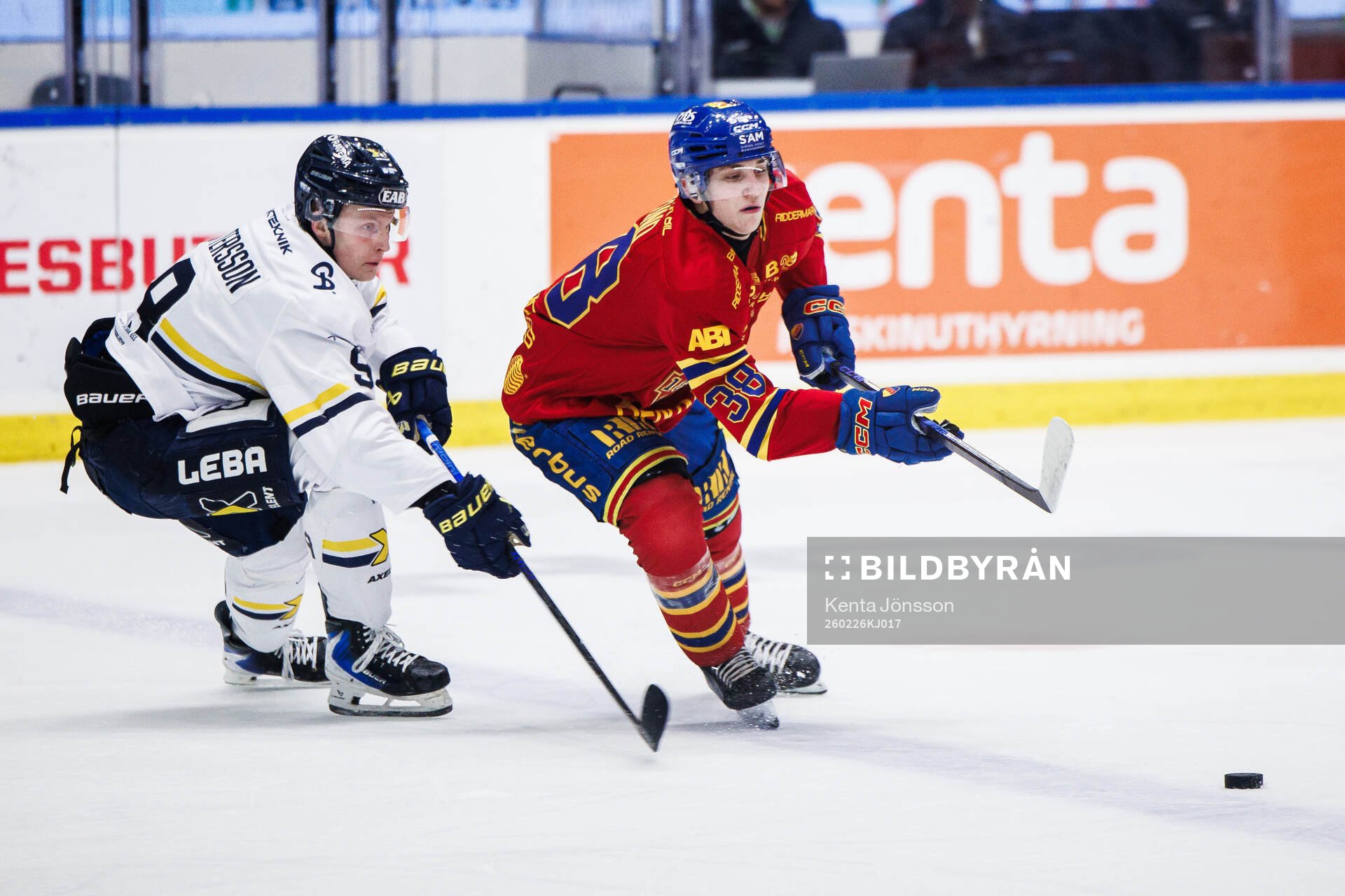 HV71s Hugo Pettersson och Djurgårdens Victor Eklund
