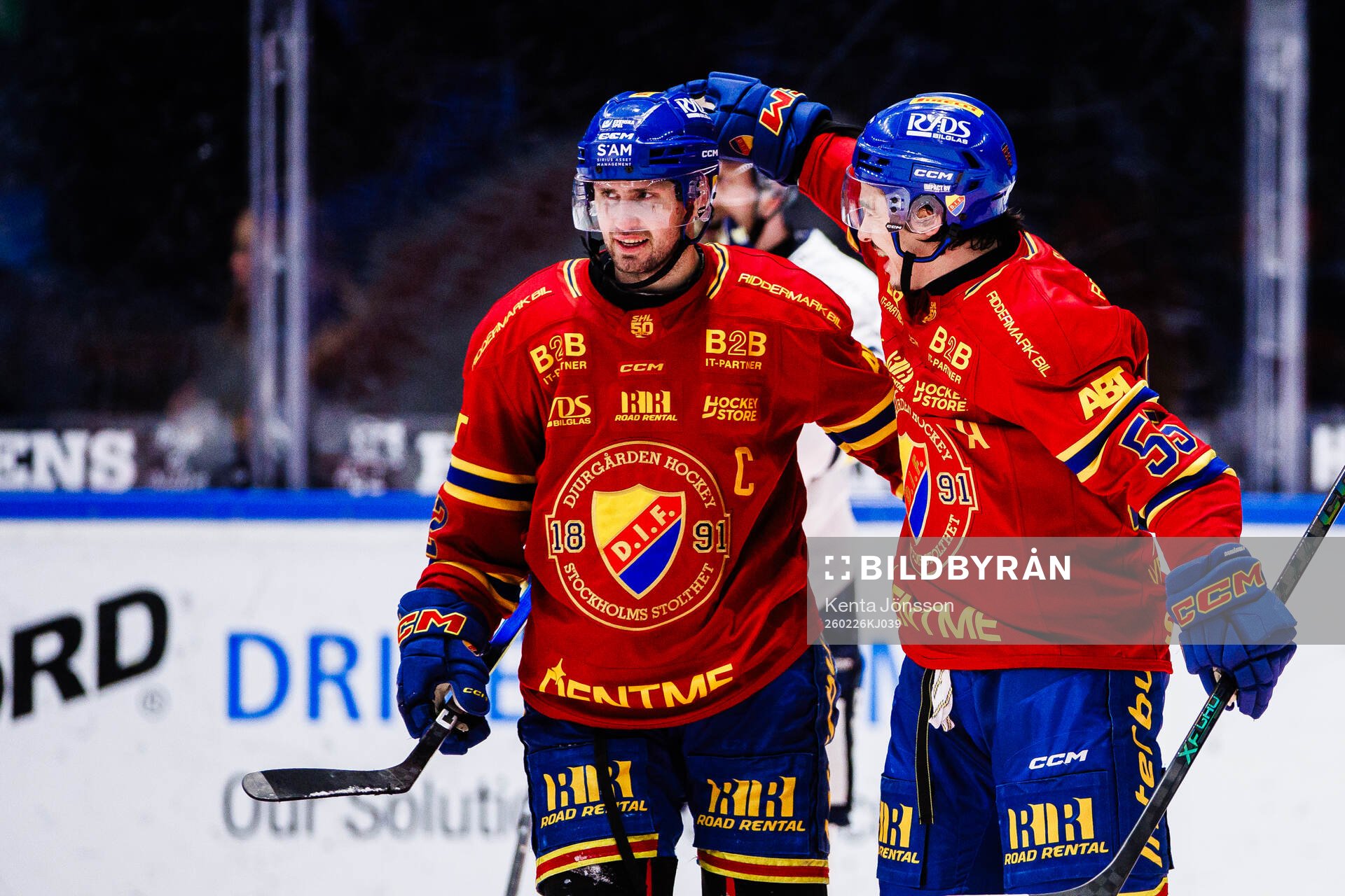 Djurgårdens Marcus Krüger jublar med Charles Hudon
