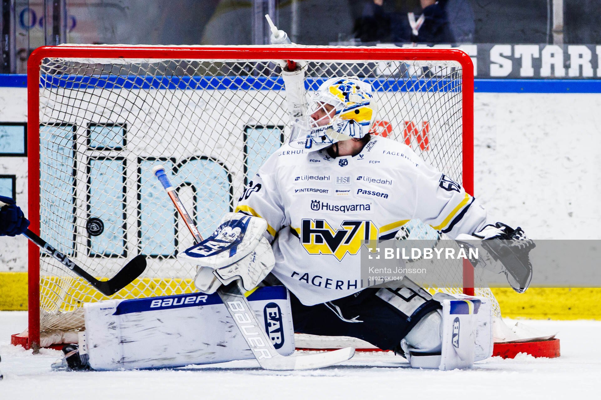 s målvakt Felix Sandström släpper in 4-0 av Djurgårdens