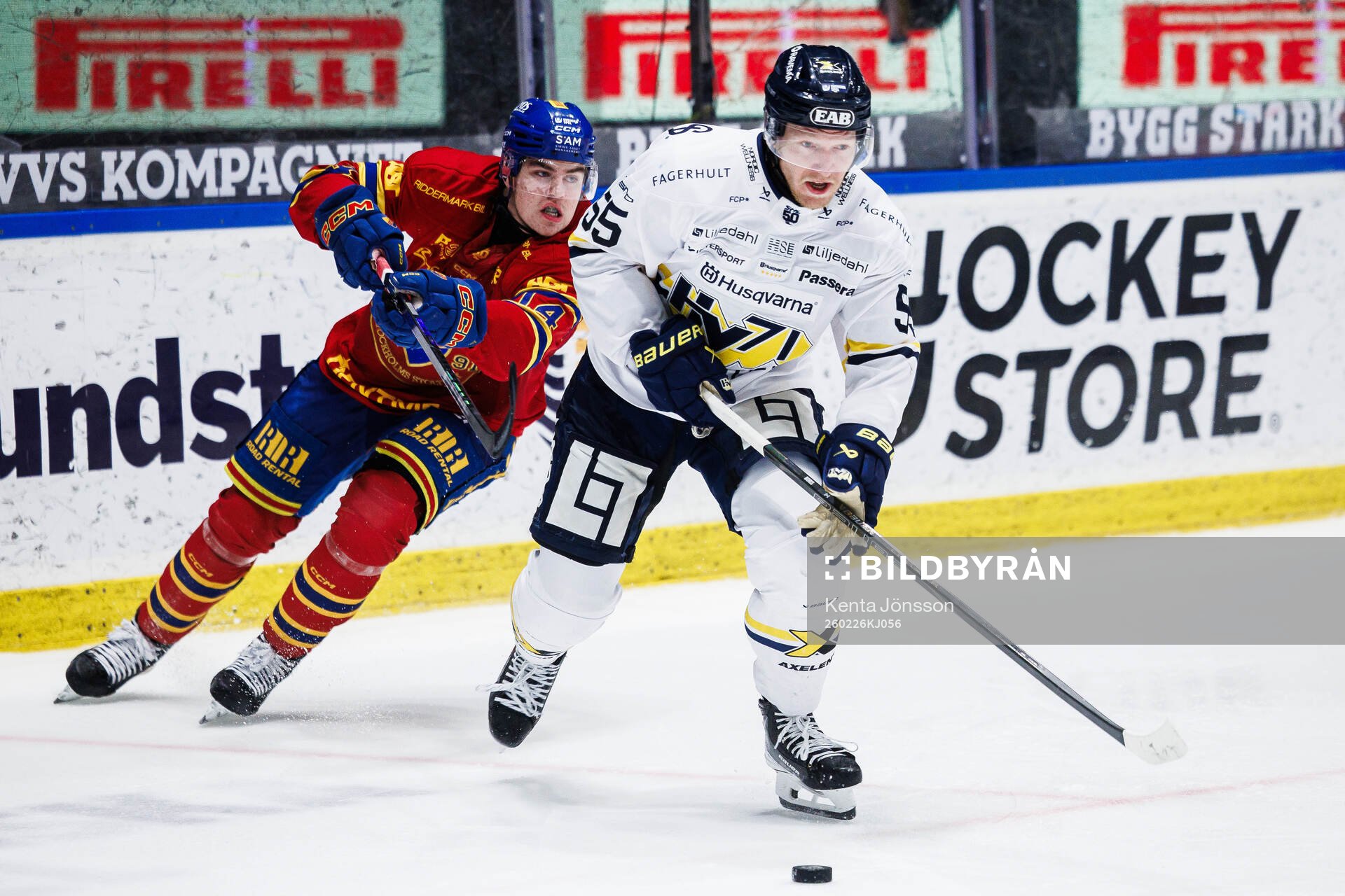 HV71s Andreas Borgman och Djurgårdens Anton Frondell