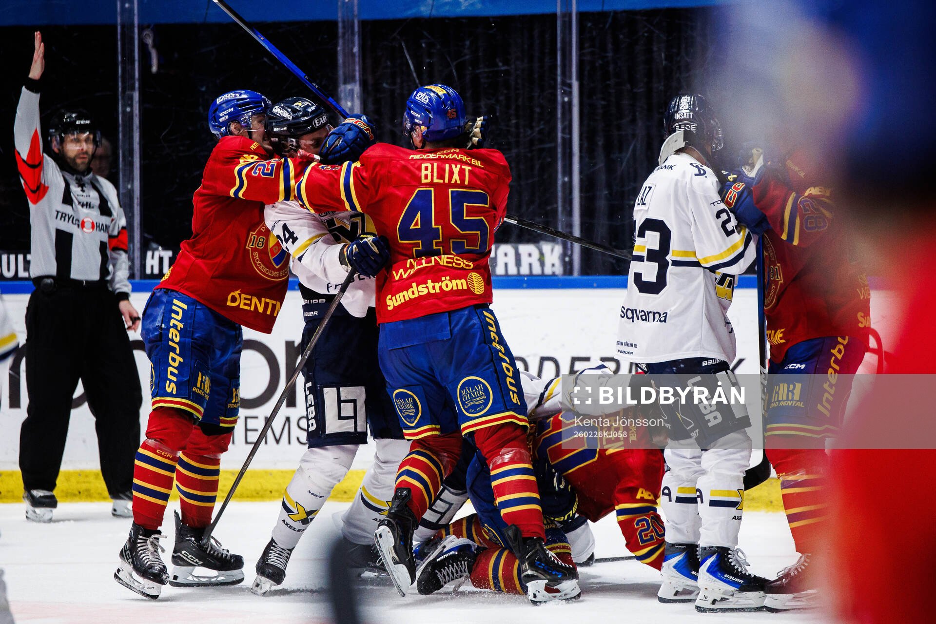 Djurgårdens Mathias Emilio Pettersen och HV71s William