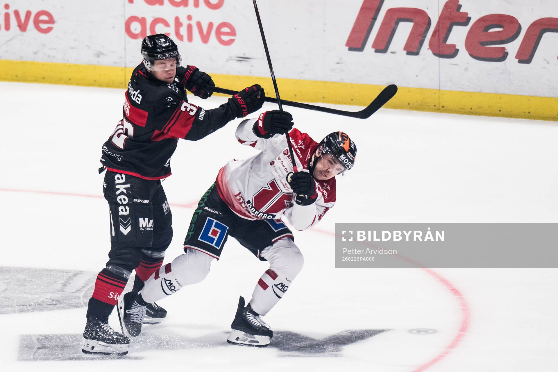 Malmö Redhawks Joona Ikonen och Örebros David Quenneville